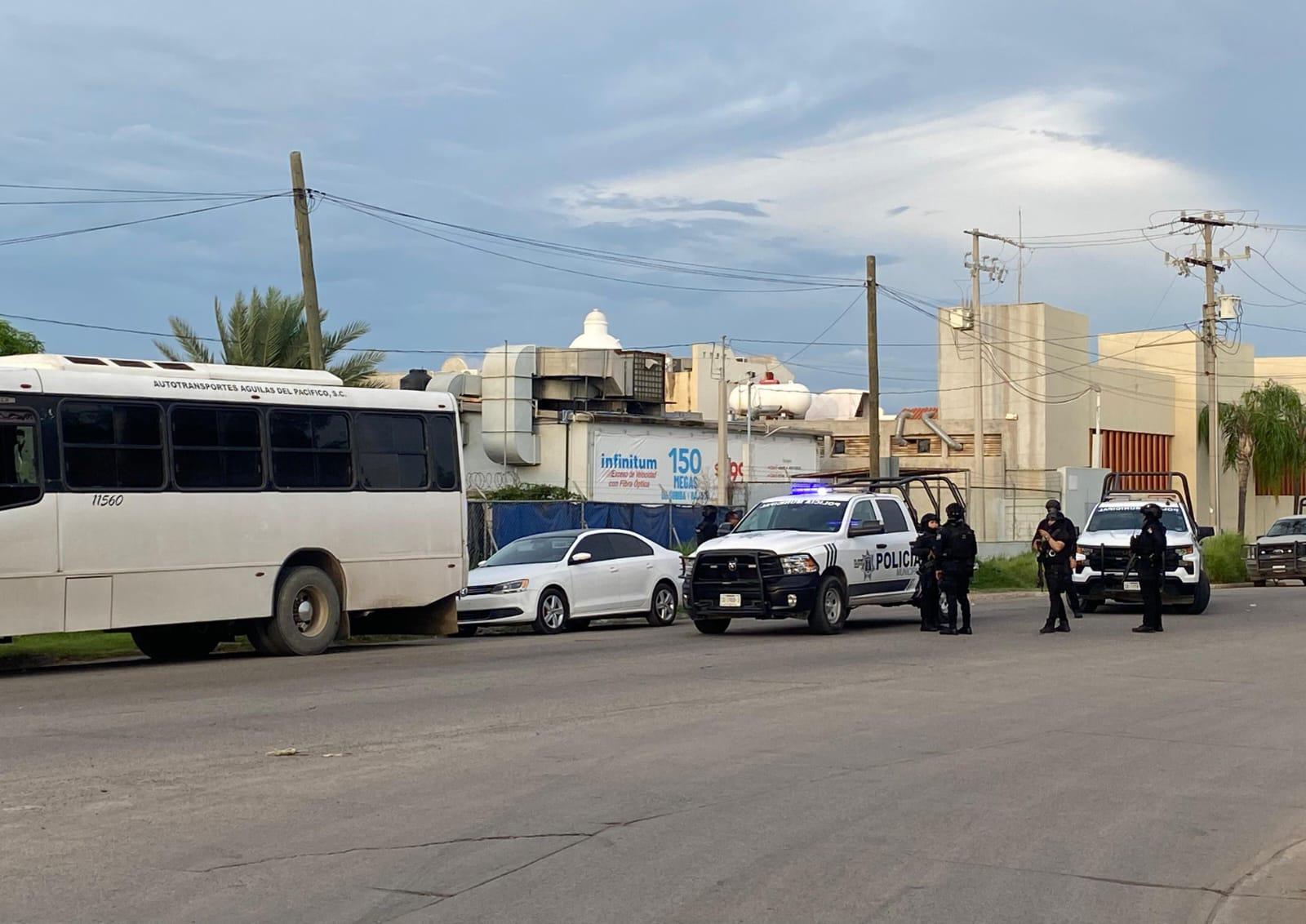 $!Atacan a balazos a adolescente tras ser bajado de camión urbano en Mazatlán