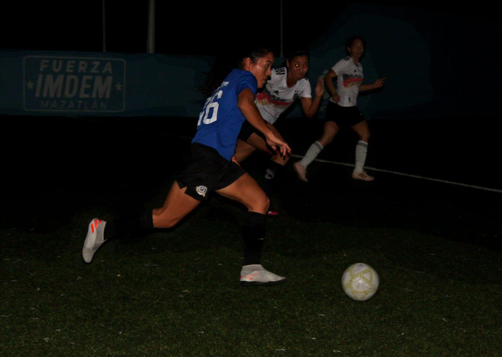$!Leonas de la Década rugen en el Furamaz