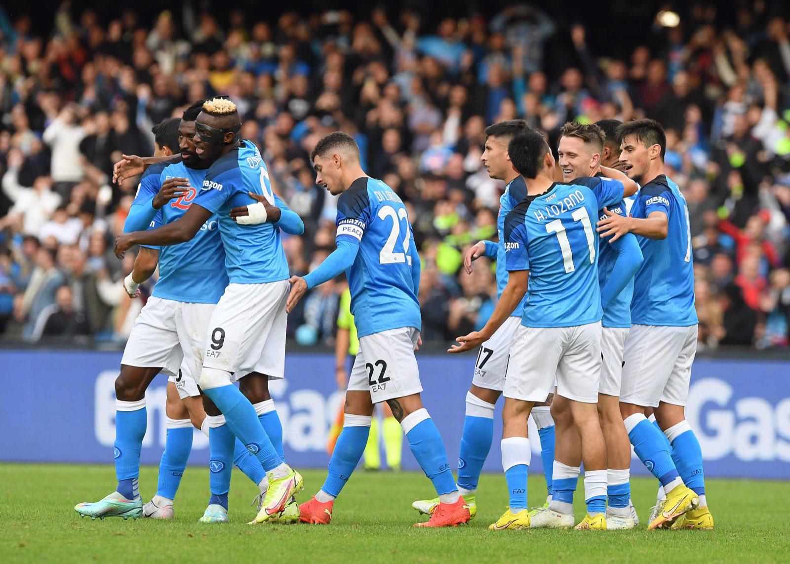 $!‘Chucky’ Lozano y el Napoli siguen en lo más alto de la Serie A
