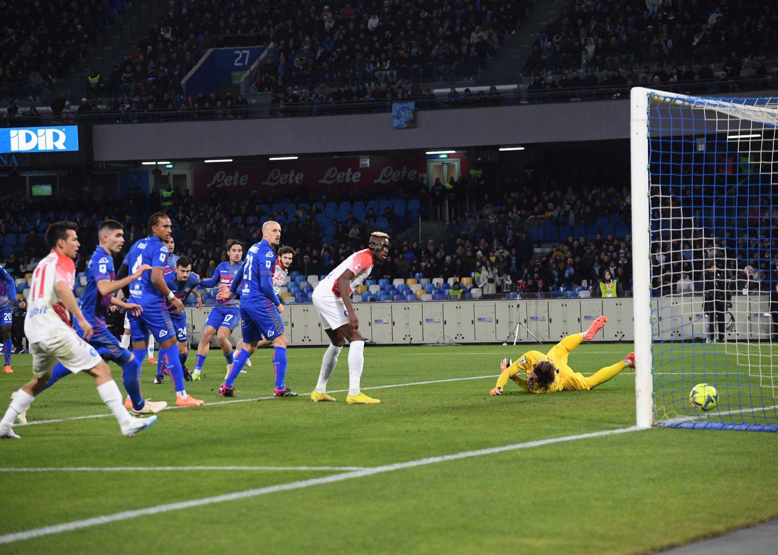 $!‘Chucky’ y el Napoli golean al Cremonese de Johan Vásquez