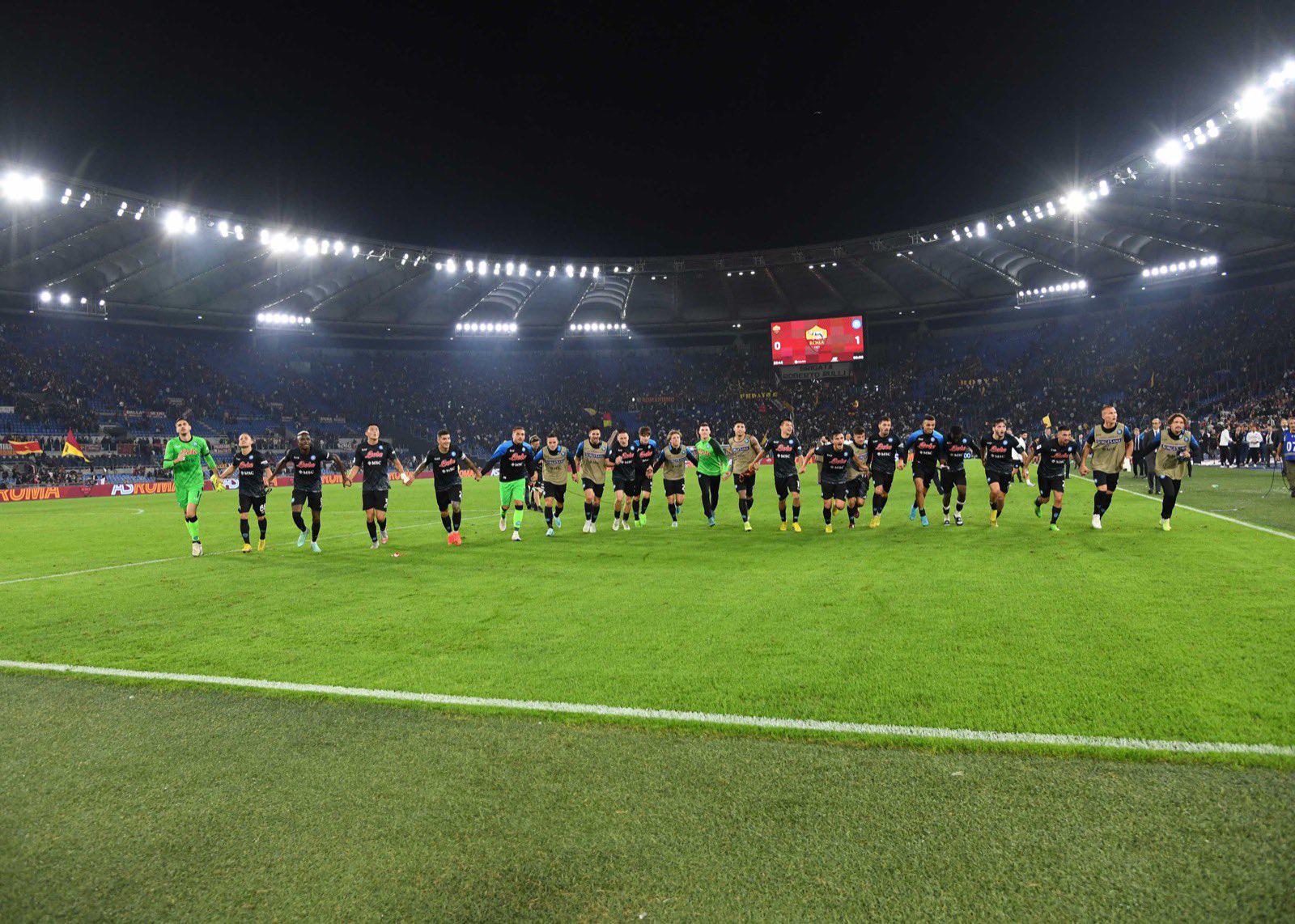 $!Chucky y el Napoli derrotan a la Roma para afianzarse en la cima