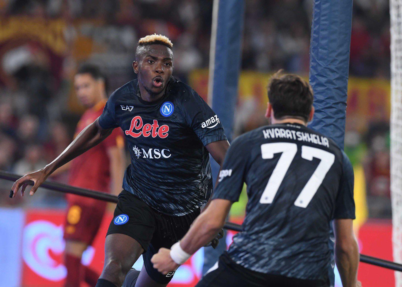 $!Chucky y el Napoli derrotan a la Roma para afianzarse en la cima