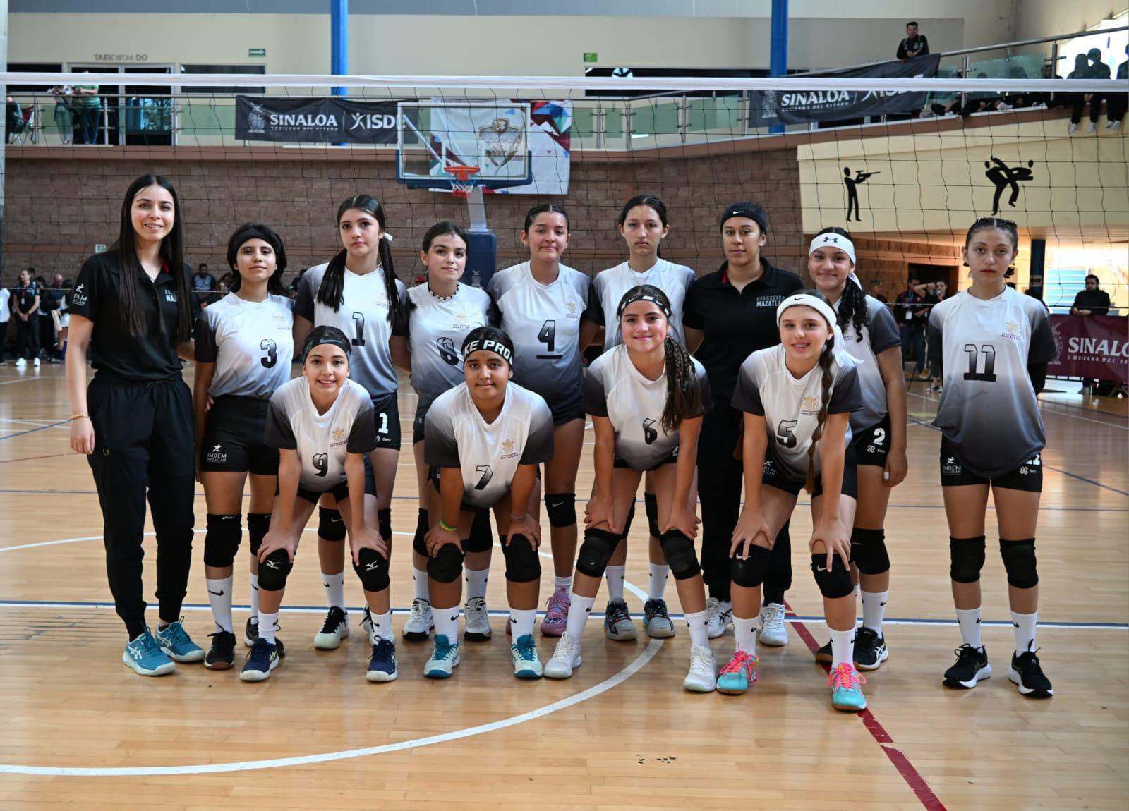 $!Se entrega Mazatlán, pero cae en el voleibol femenil de la etapa estatal de los Nacionales