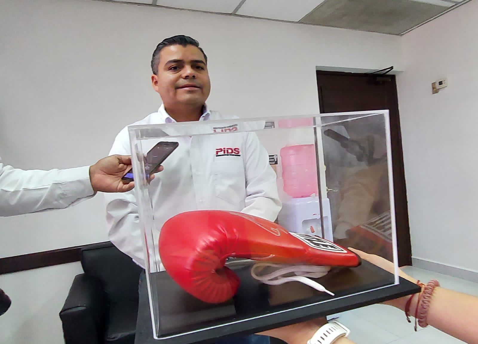 $!PIDS subasta guante autografiado por Saúl ‘Canelo’ Álvarez
