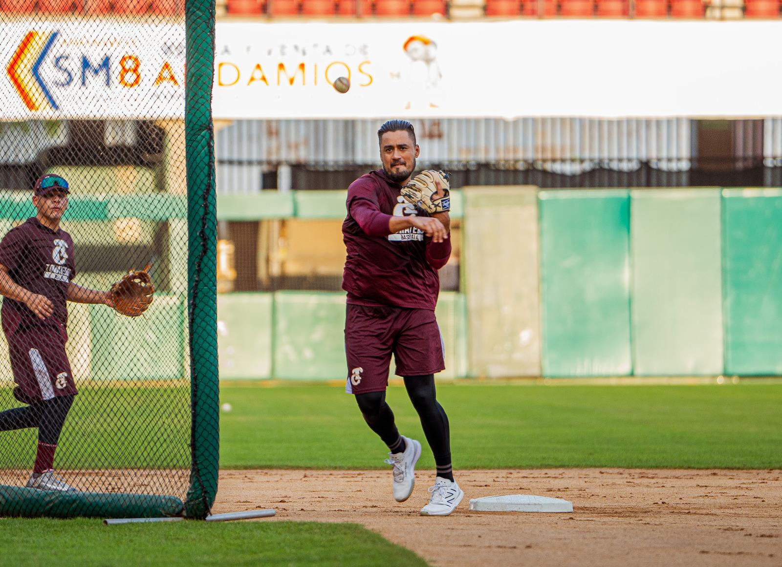 $!Tomateros de Culiacán lleva a cabo su primer juego interescuadras