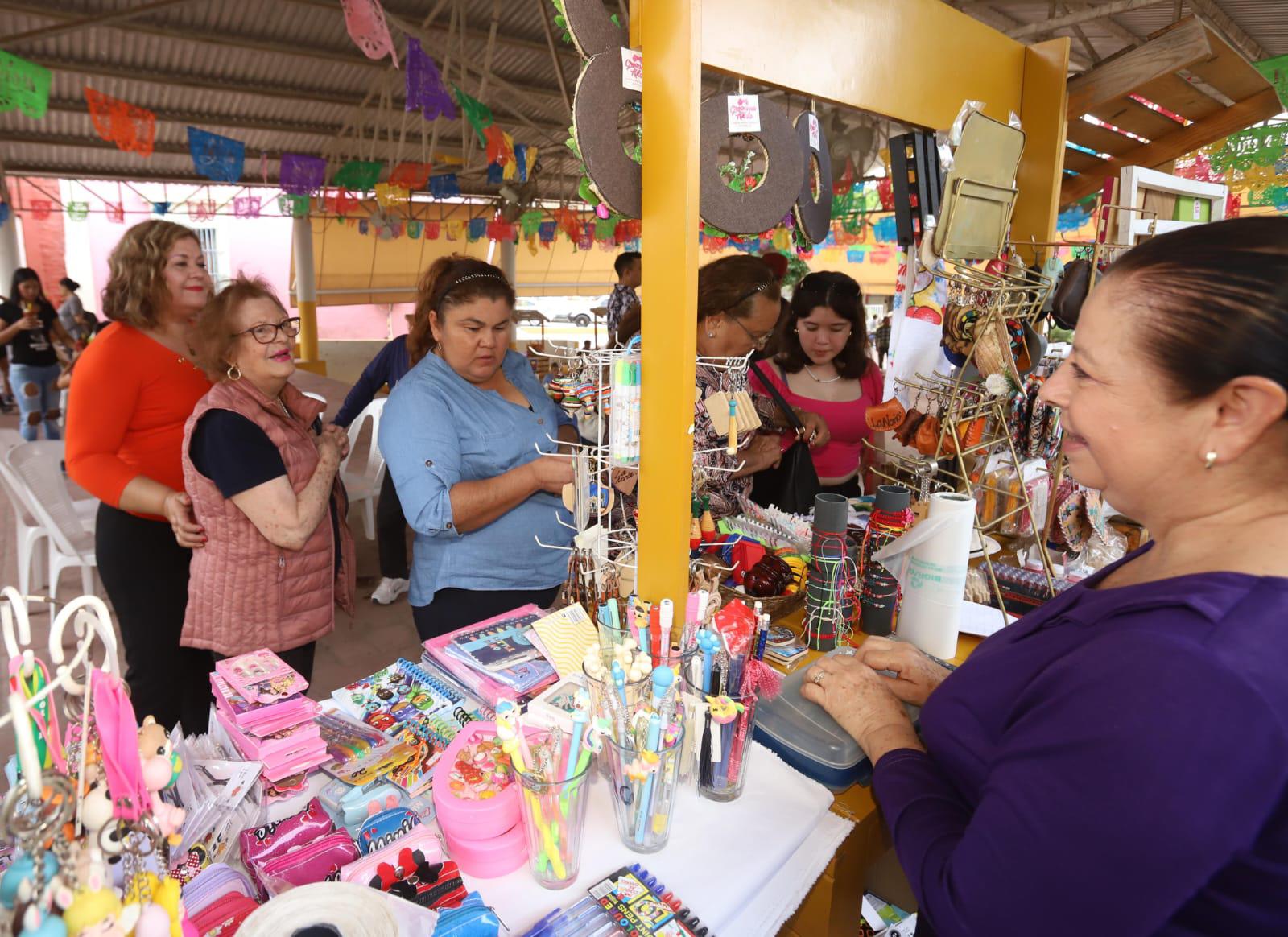 $!Aumentan en un 65% las visitas al tianguis del Pueblo Señorial de La Noria