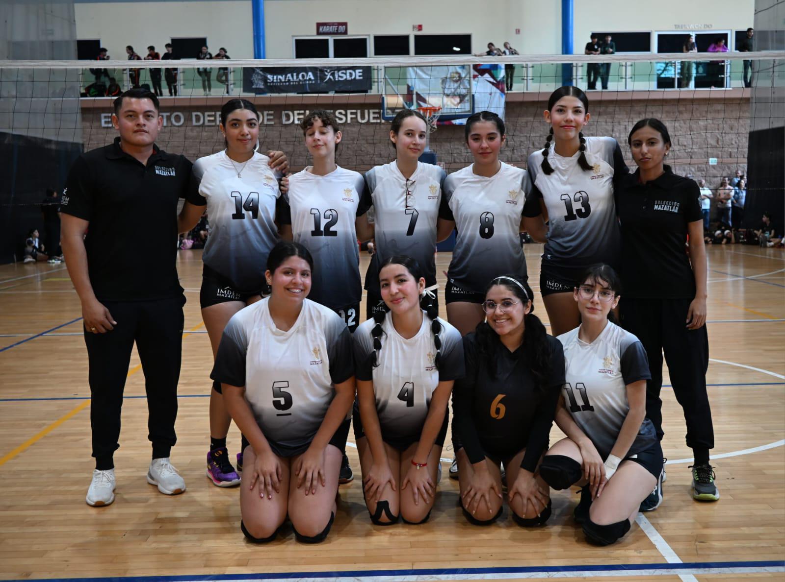 $!Se entrega Mazatlán, pero cae en el voleibol femenil de la etapa estatal de los Nacionales