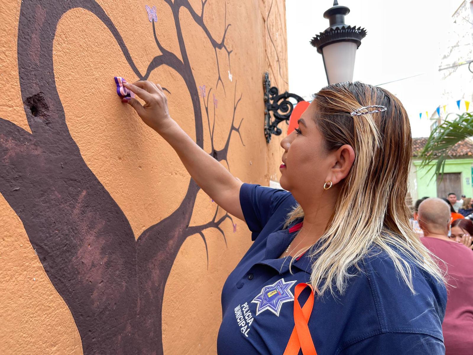 $!En Rosario marchan e inauguran mural contra la violencia a mujeres y niñas