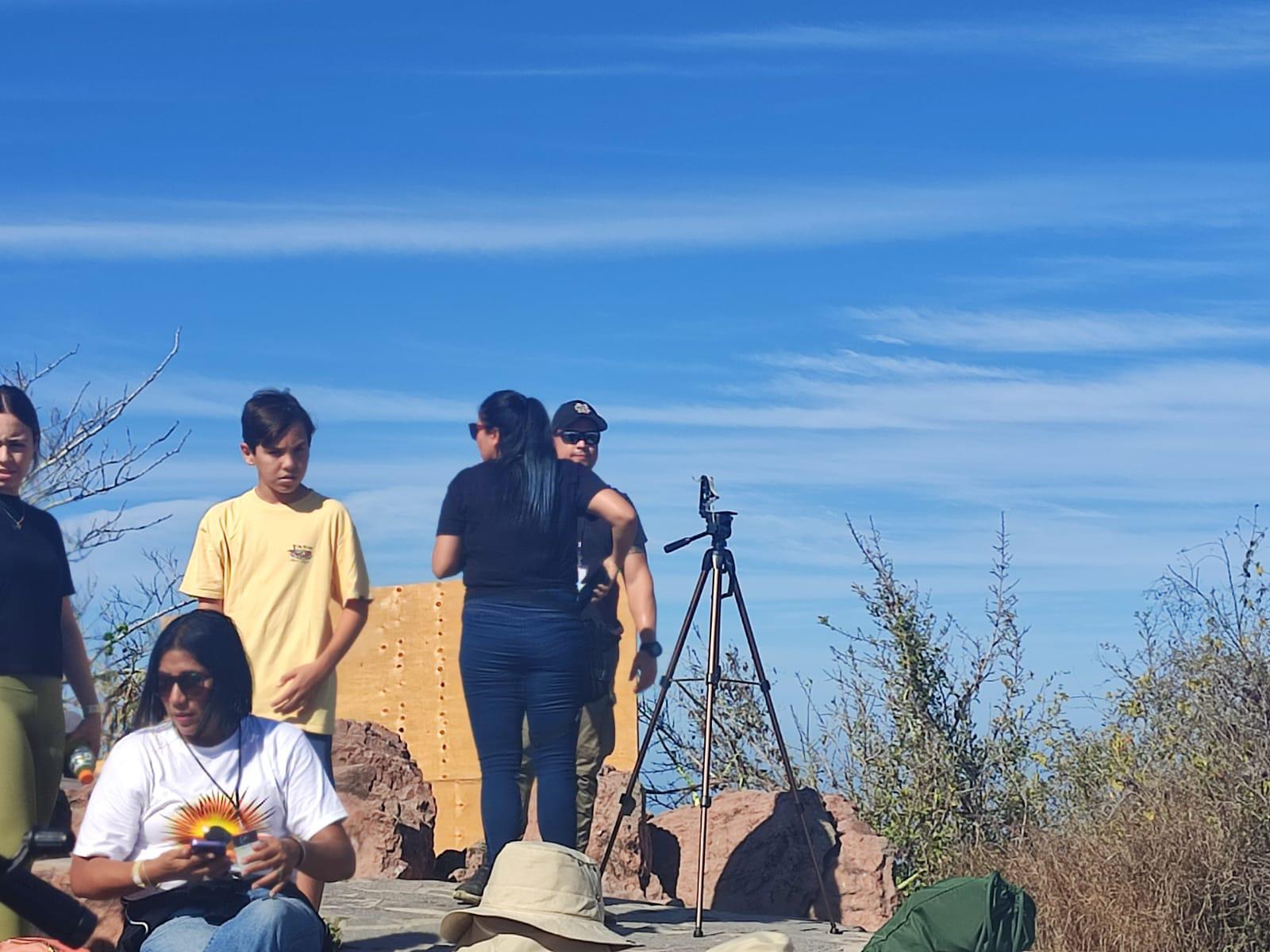$!Todo listo para presenciar el eclipse total de sol en el Faro de Mazatlán