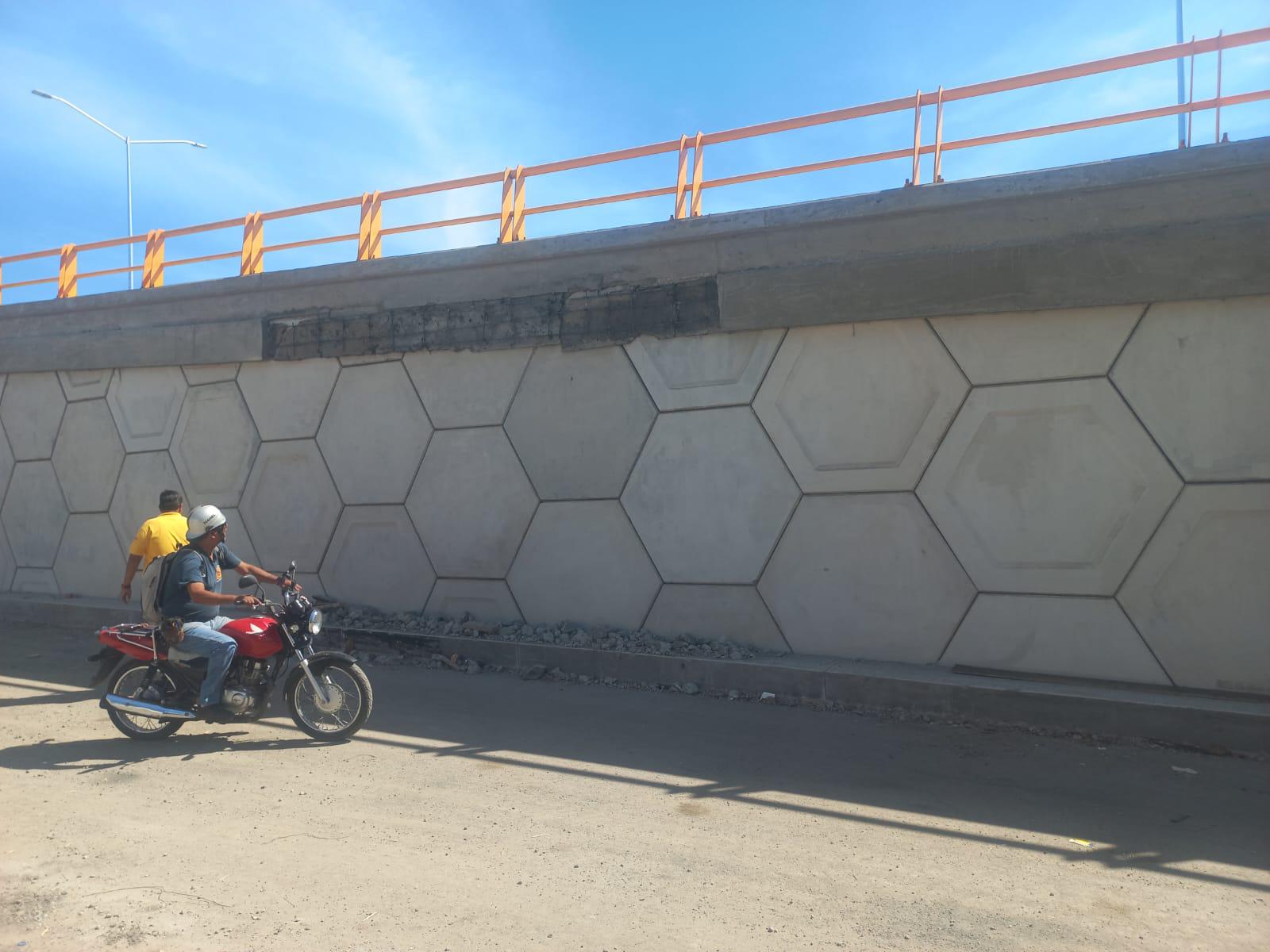 $!Se desprende parte del nuevo puente del Libramiento Colosio, en Mazatlán