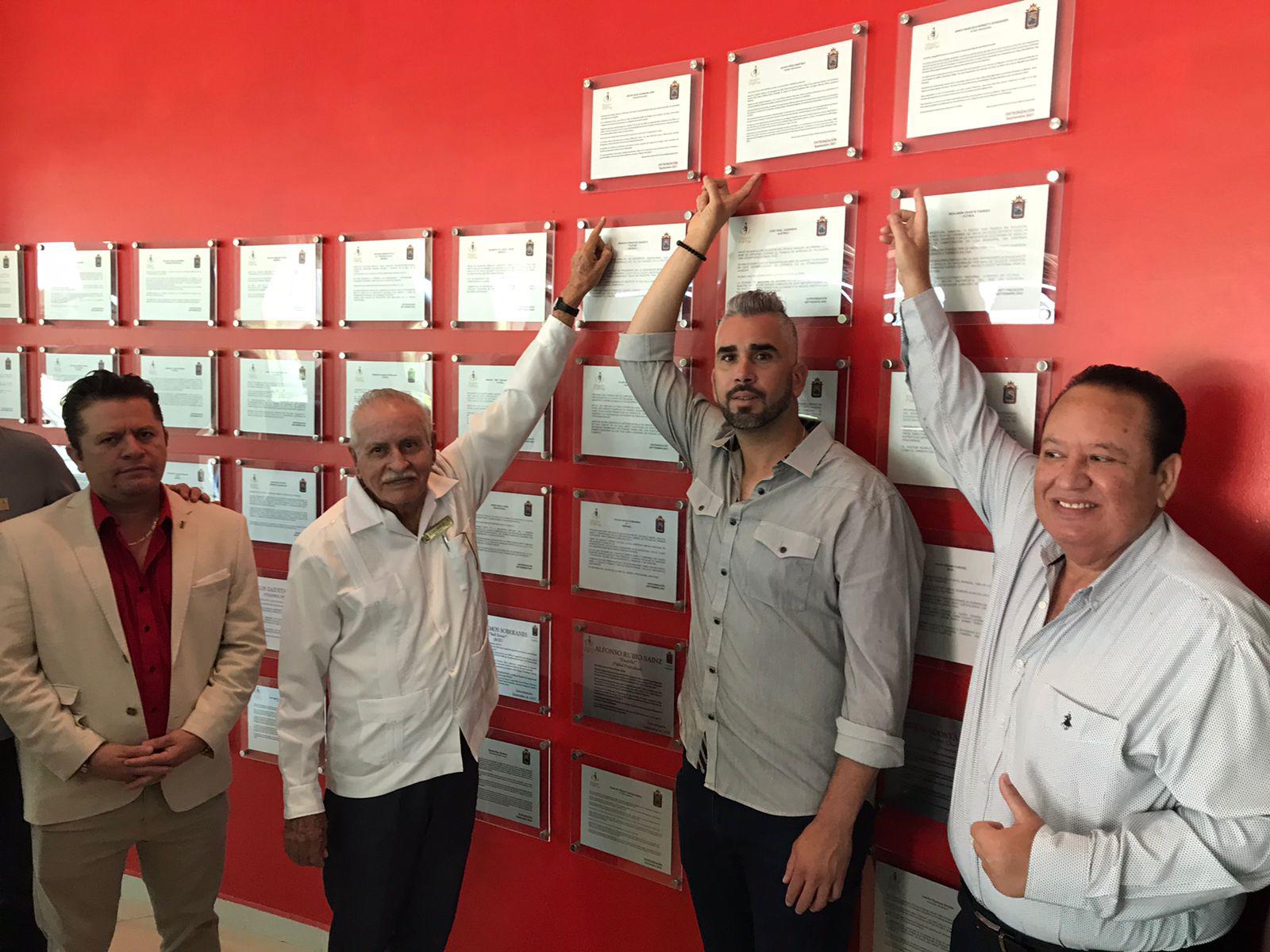 $!Develan nombres de Borgetti, Pérez y Avendaño en Muro del Salón de la Fama de Culiacán
