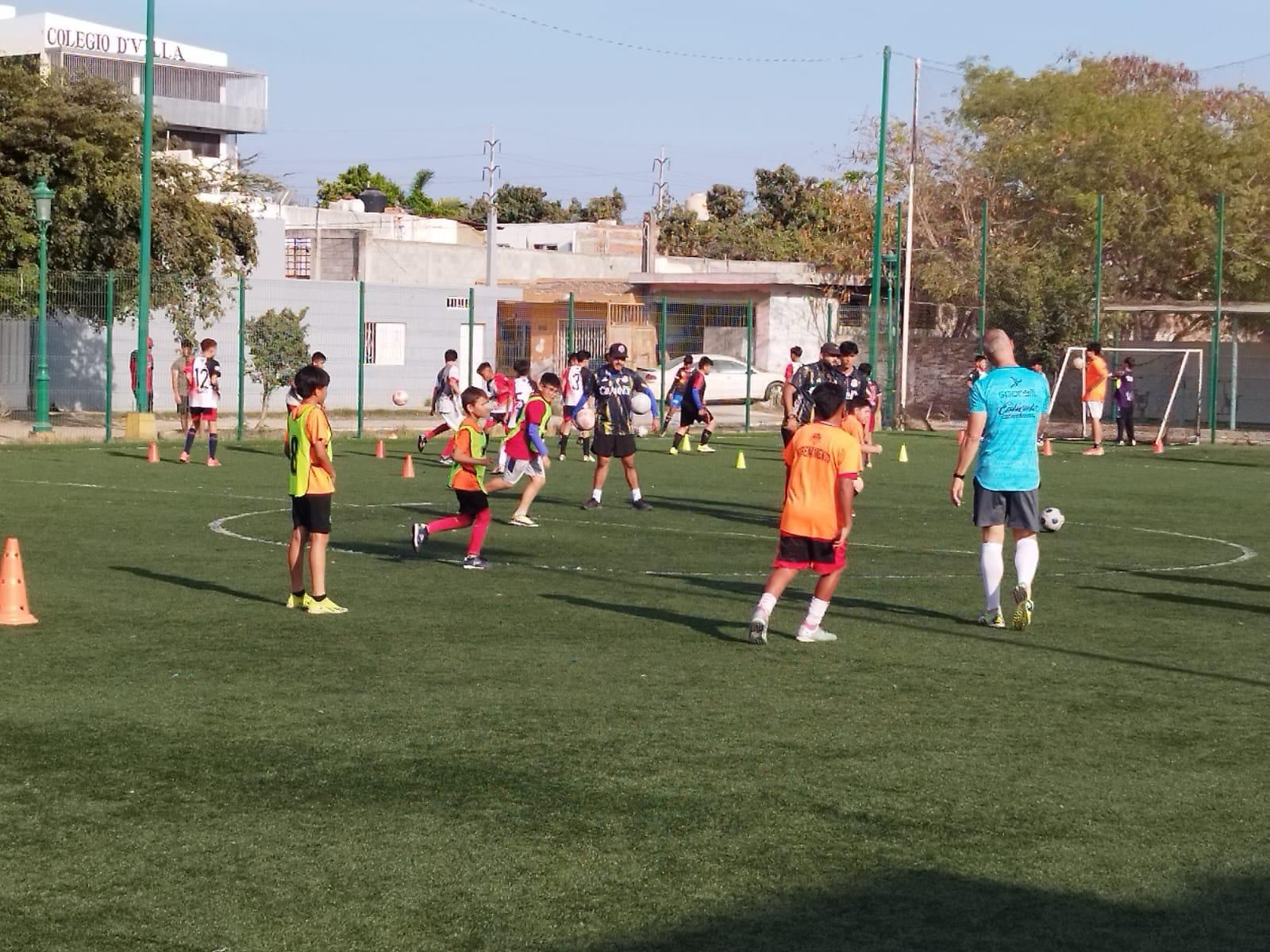 $!Metodólogo español capacita a franquicia de Atlético de San Luis en Mazatlán