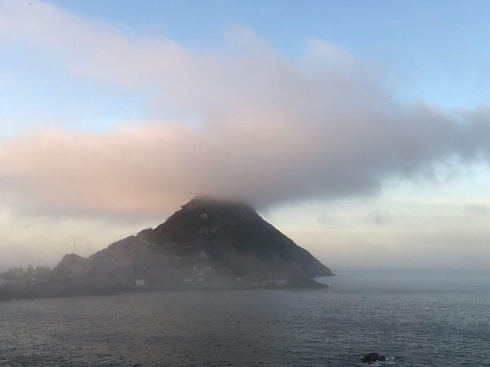 $!Neblina obliga a cerrar en Mazatlán el puerto a la navegación