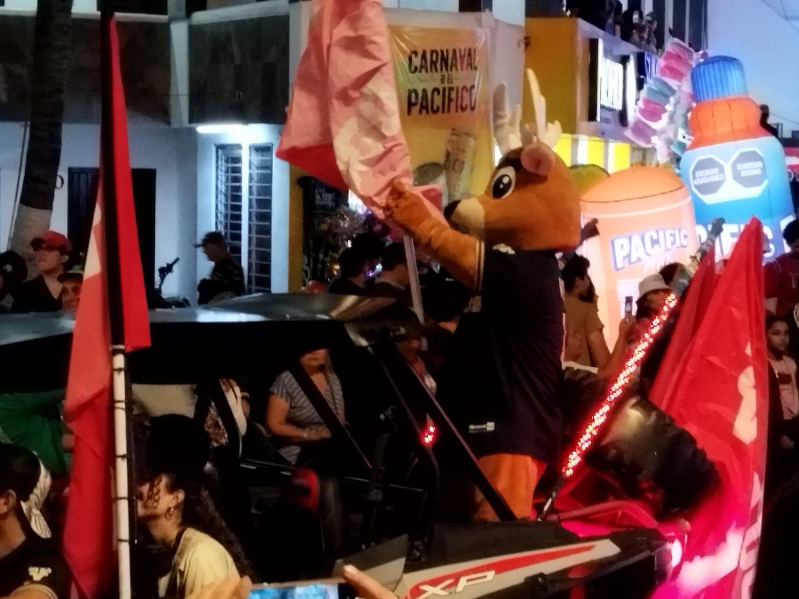 $!Equipos profesionales del puerto son parte del desfile del Carnaval de Mazatlán 2025