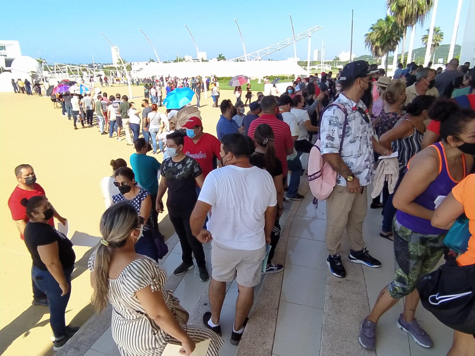 $!Buena respuesta de la población para recibir la vacuna contra el Covid en Mazatlán