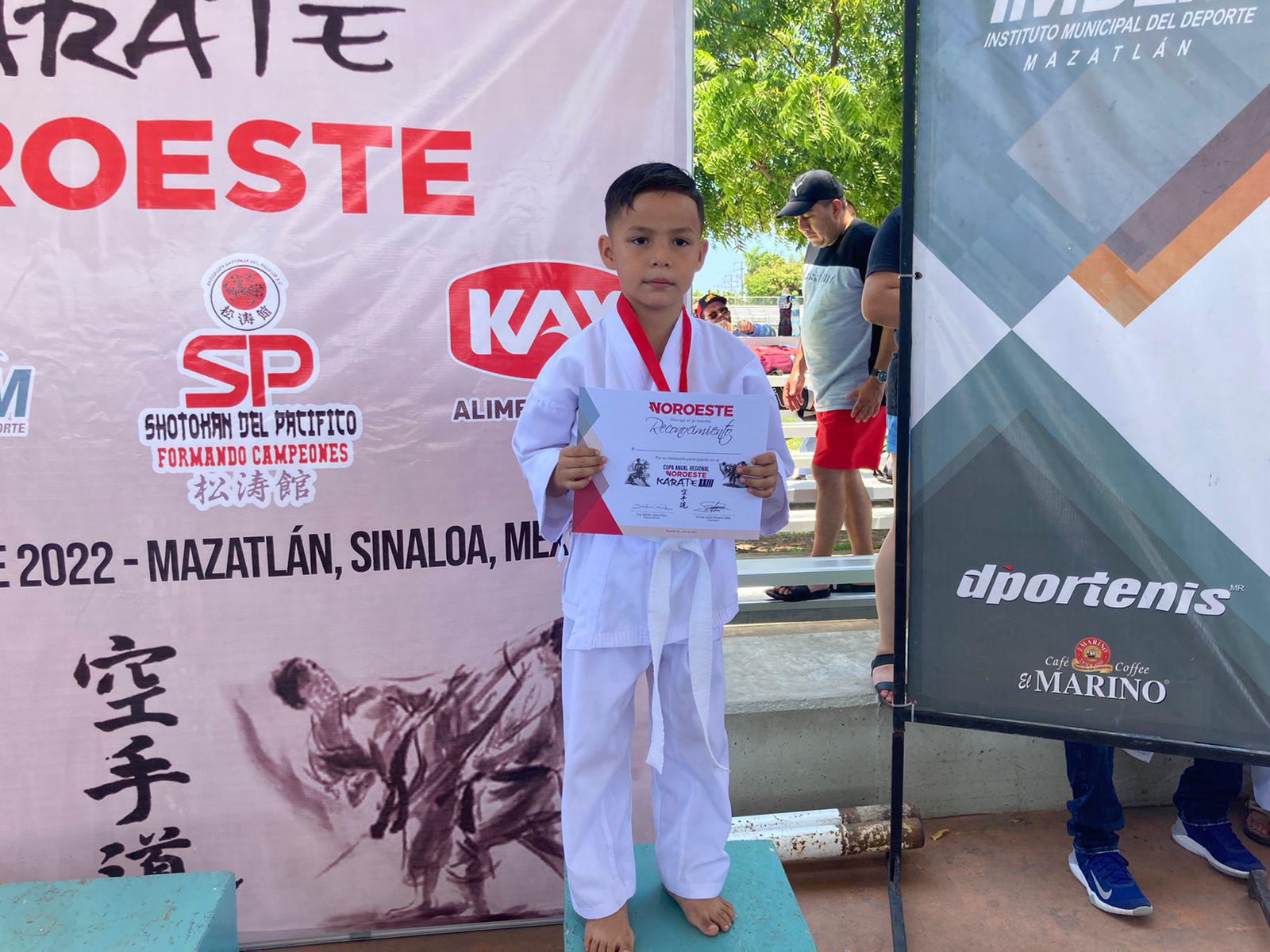 $!Verónica López domina en formas y combate en la Copa Anual Regional de Karate Noroeste