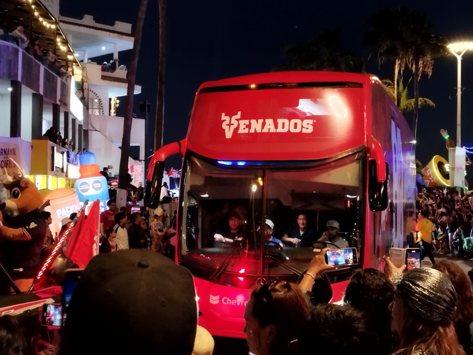 $!Equipos profesionales del puerto son parte del desfile del Carnaval de Mazatlán 2025