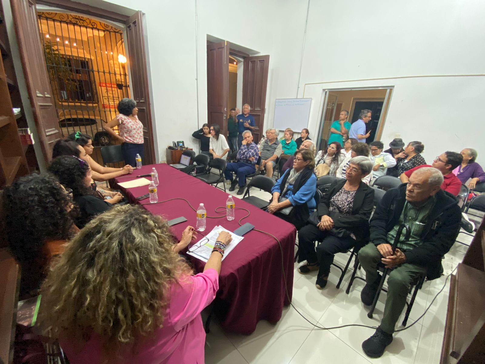 $!Una nutrida asistencia tuvo el conversatorio.
