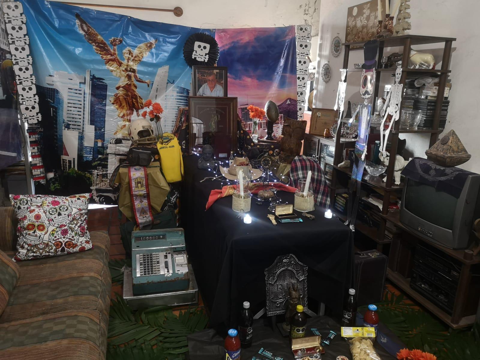 $!Un pequeño museo, el altar para padre de Aline