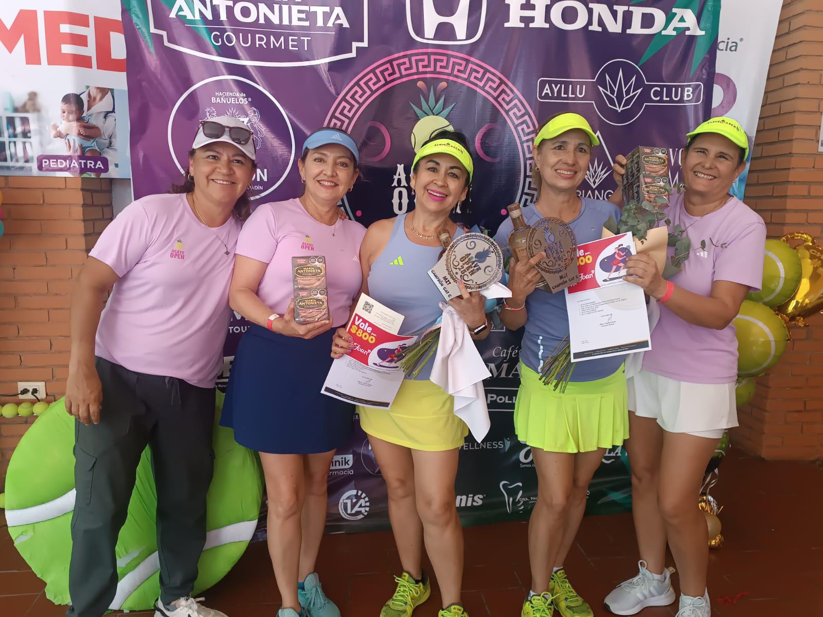 $!Lupita Pérez y Emma Martínez.