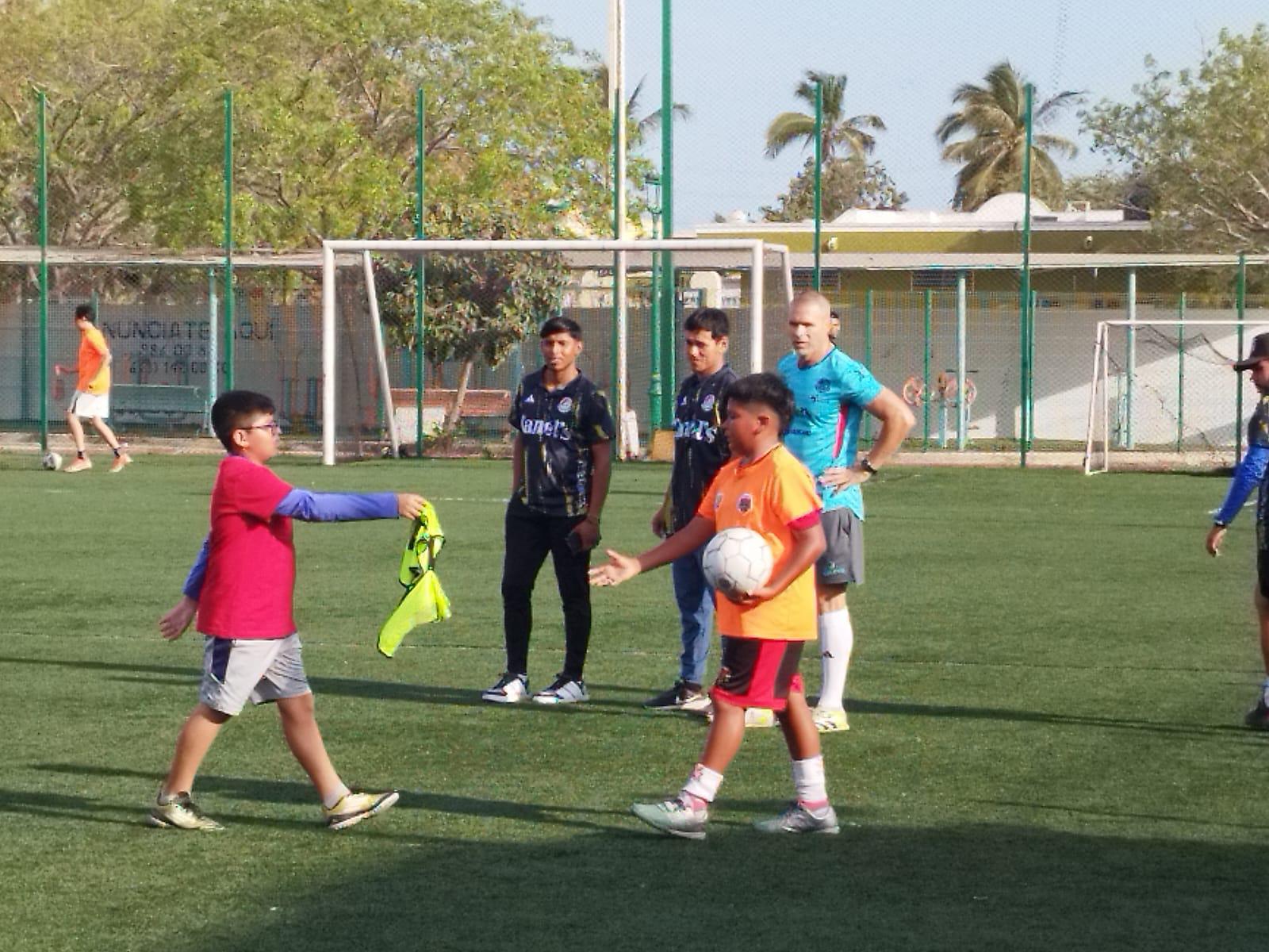 $!Metodólogo español capacita a franquicia de Atlético de San Luis en Mazatlán