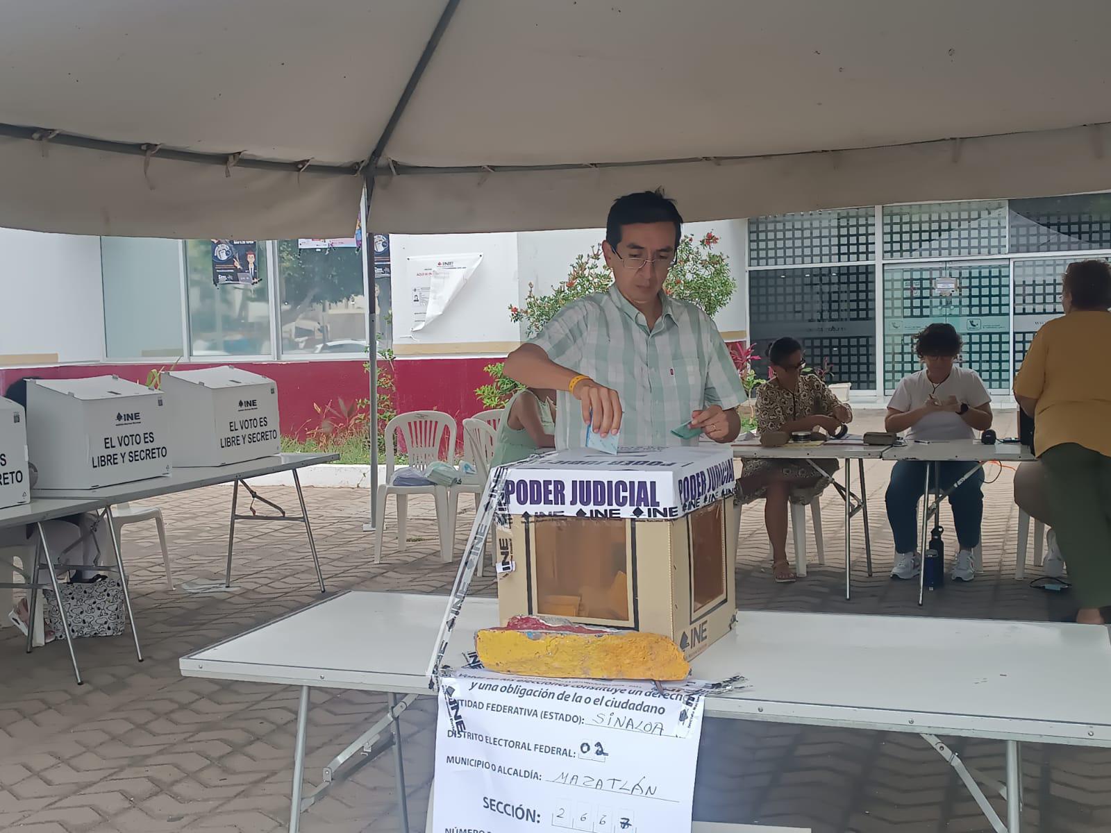 $!Tras retraso, casilla especial en Mazatlán registra afluencia de votantes