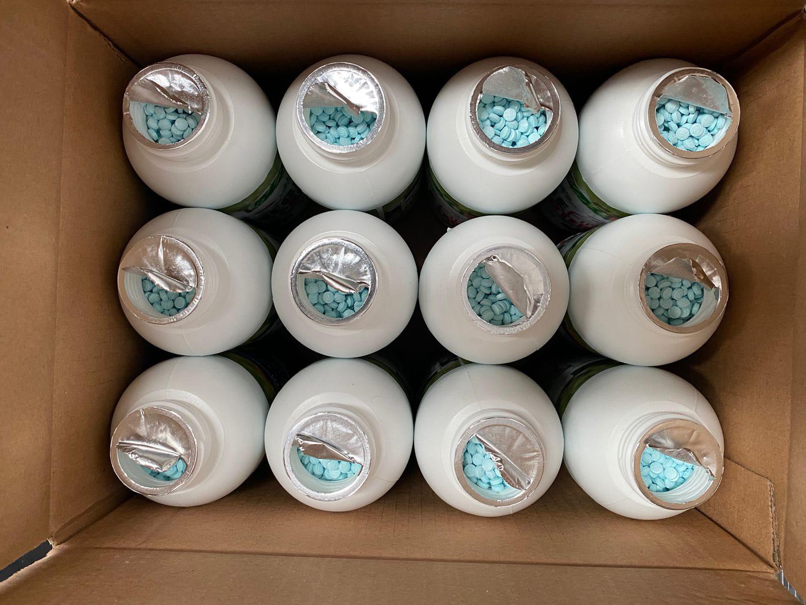 $!Hallan 600 mil pastillas de fentanilo en botellas de plástico en Culiacán