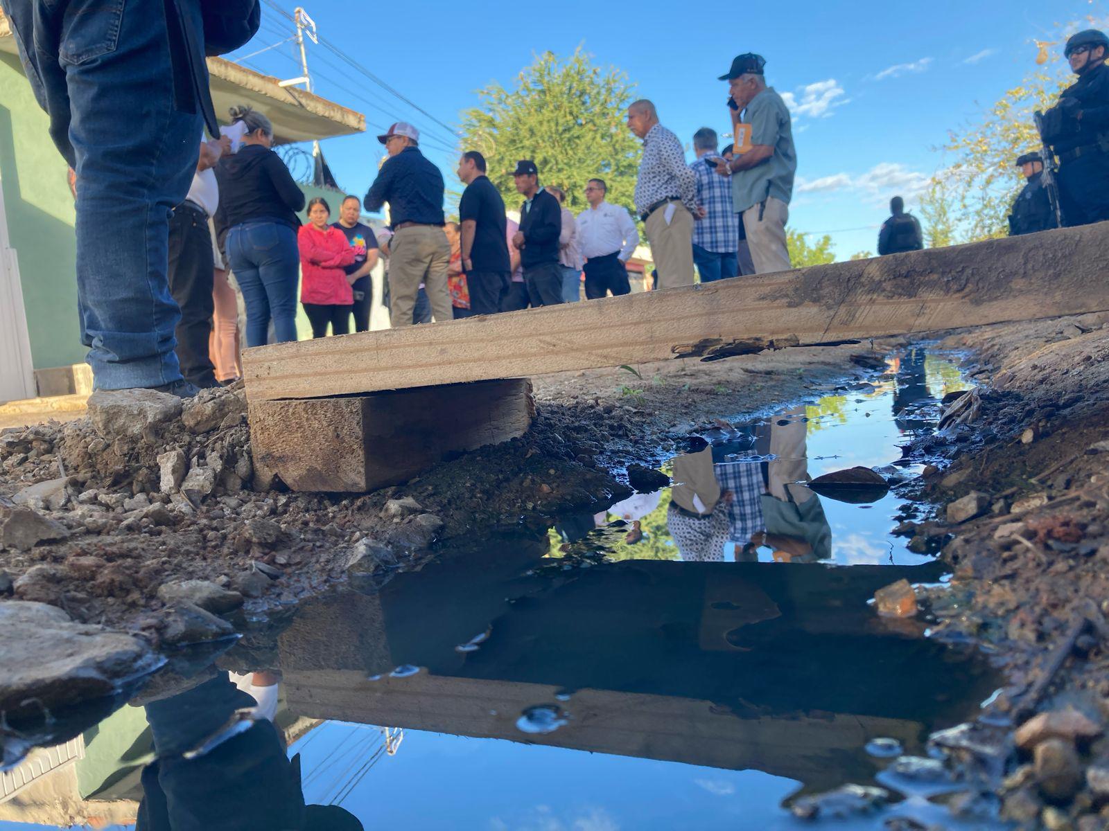 $!Promete Gobierno de Mazatlán obra de drenaje en la Francisco I. Madero