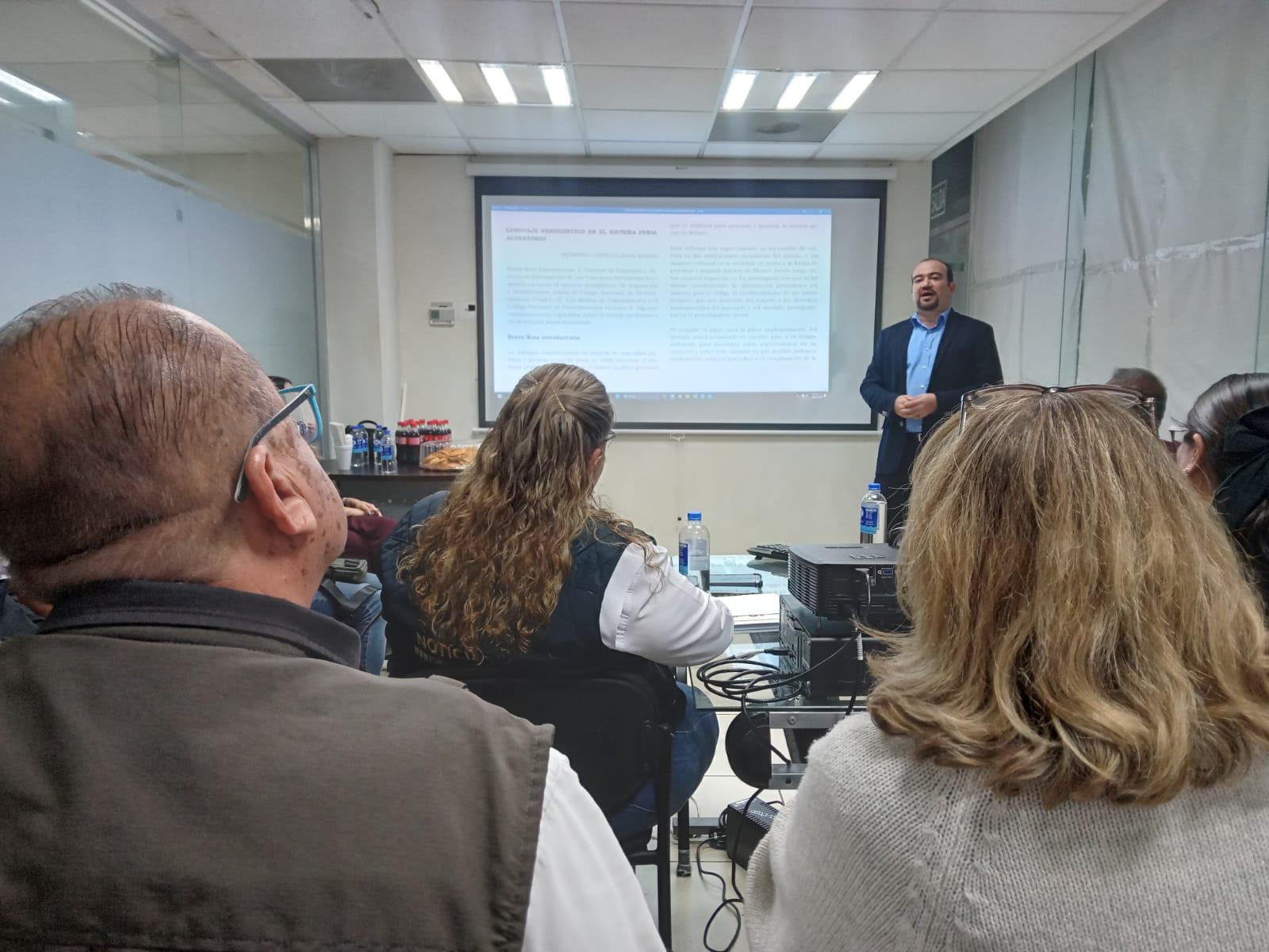 $!Imparte Fiscalía curso de Lenguaje Periodístico en el Sistema Penal Acusatorio a personal de medios en Mazatlán