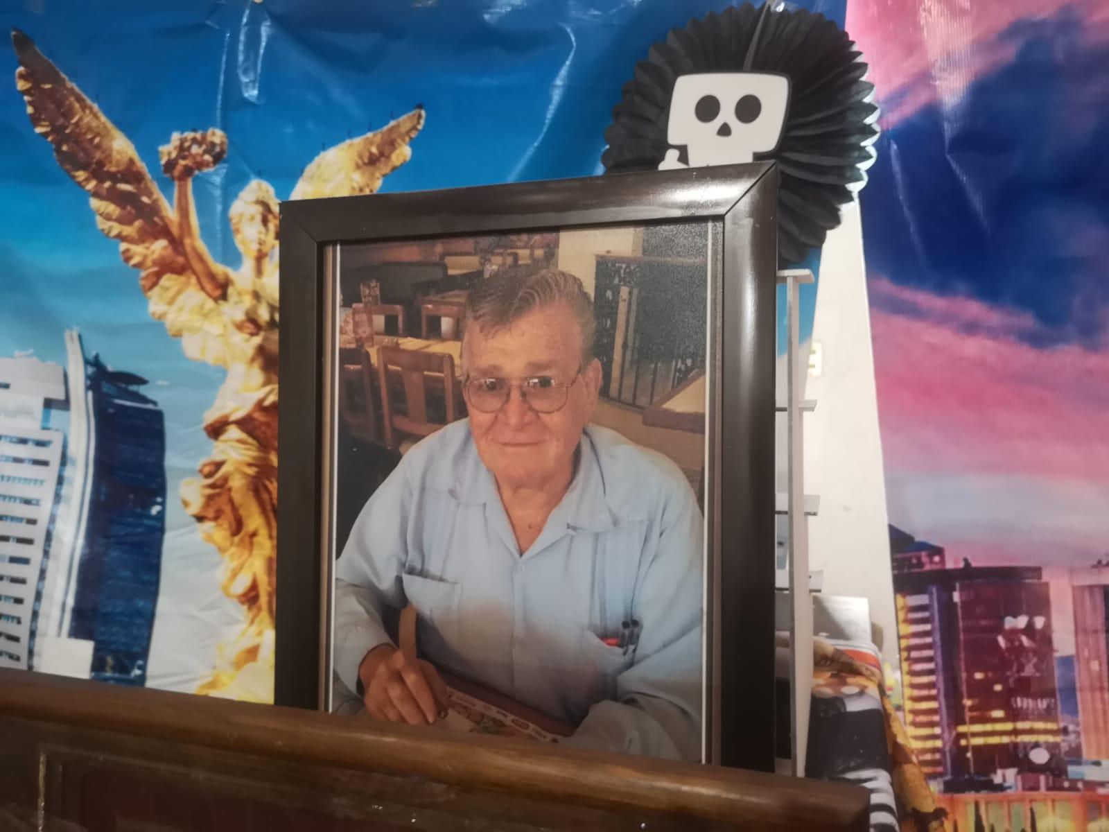 $!Un pequeño museo, el altar para padre de Aline