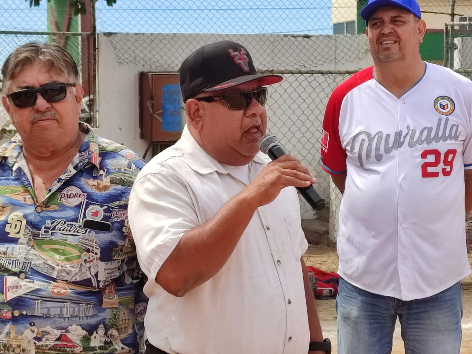 $!Dan banderazo en la Liga de Beisbol 40 y Más en el Club Deportivo Muralla