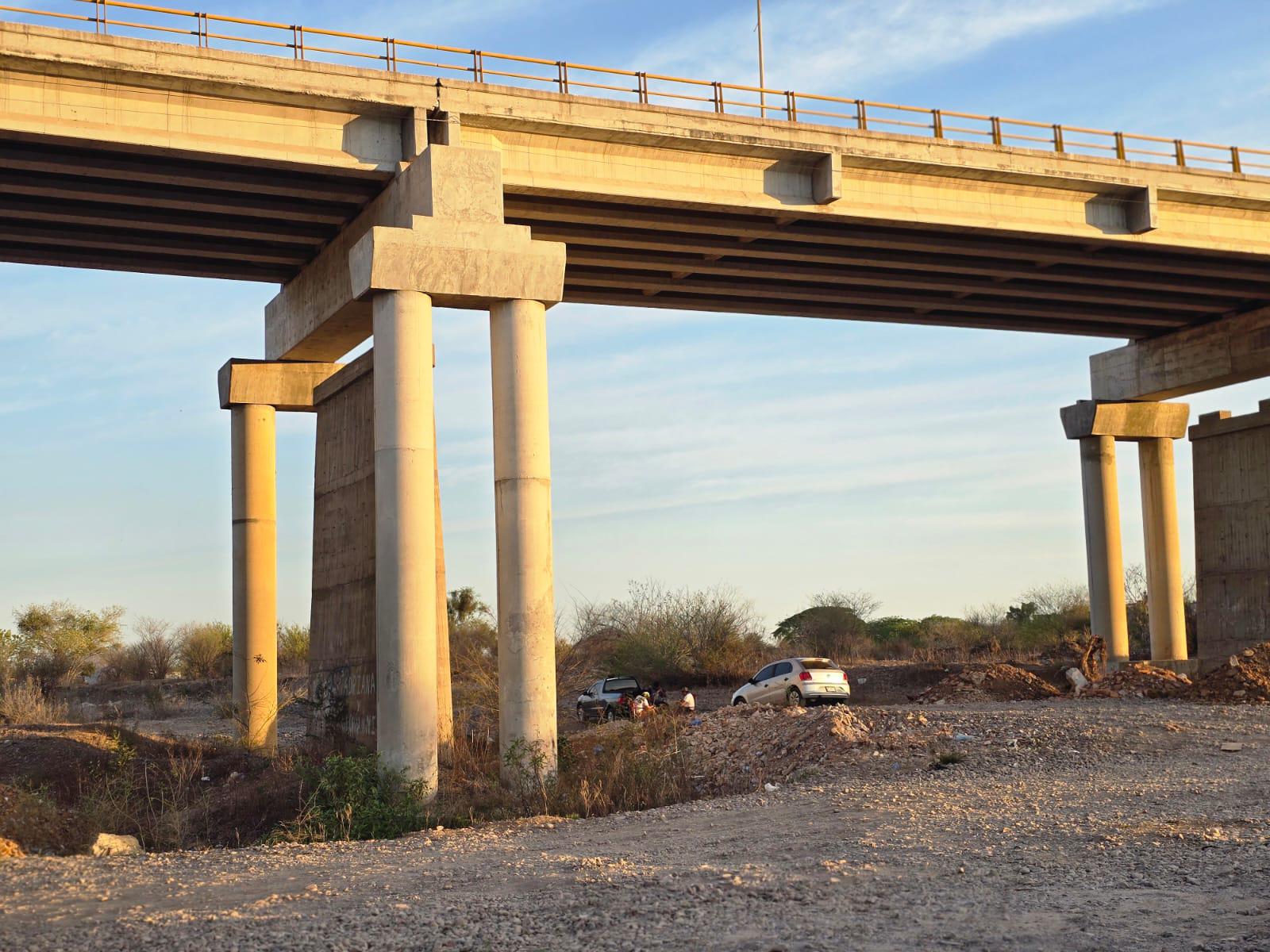$!Familias mitigan el calor y disfrutan del esparcimiento en el río Baluarte de Rosario