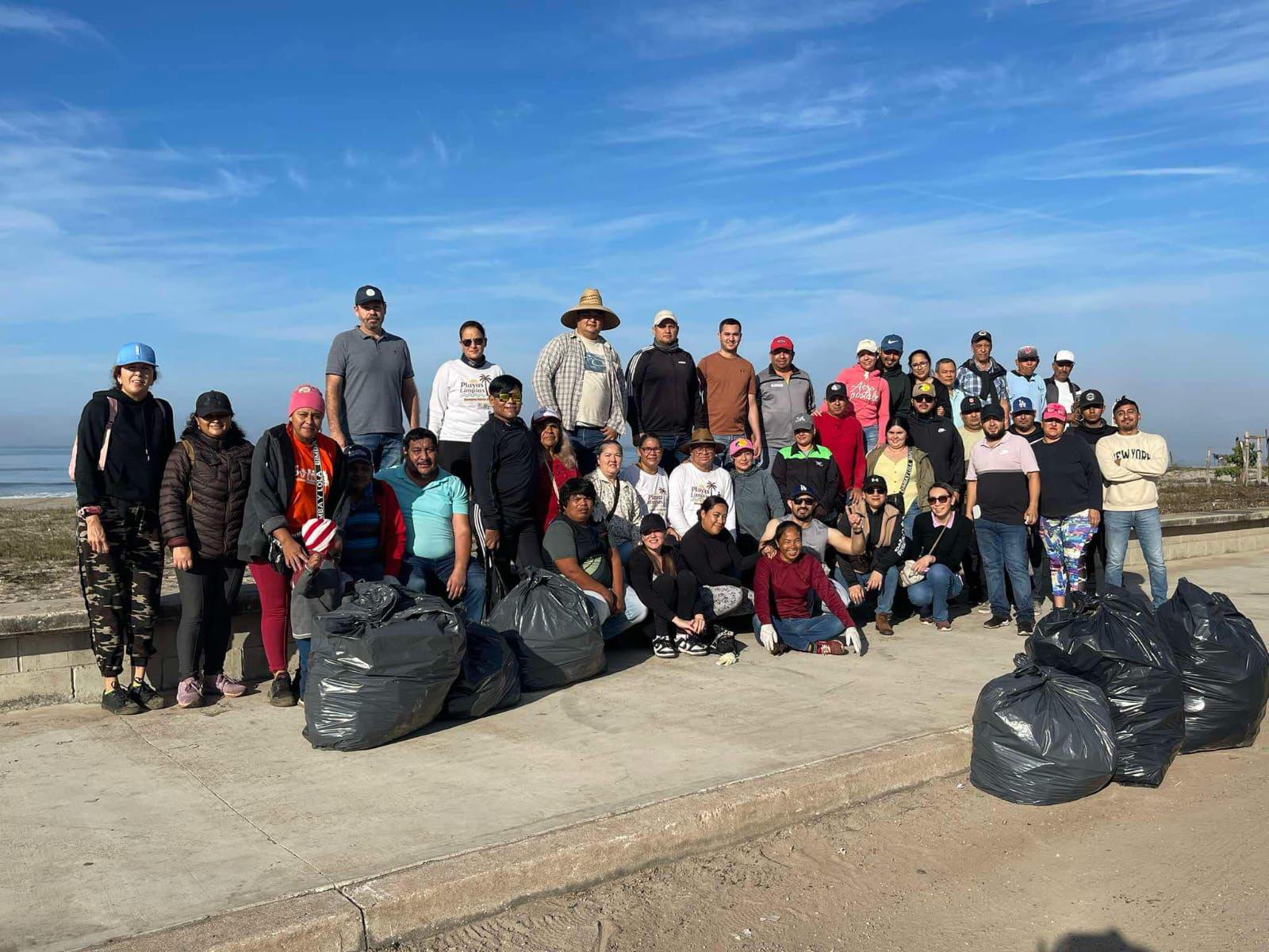 $!Funcionarios de Rosario realizan jornada de limpieza en playa El Caimanero
