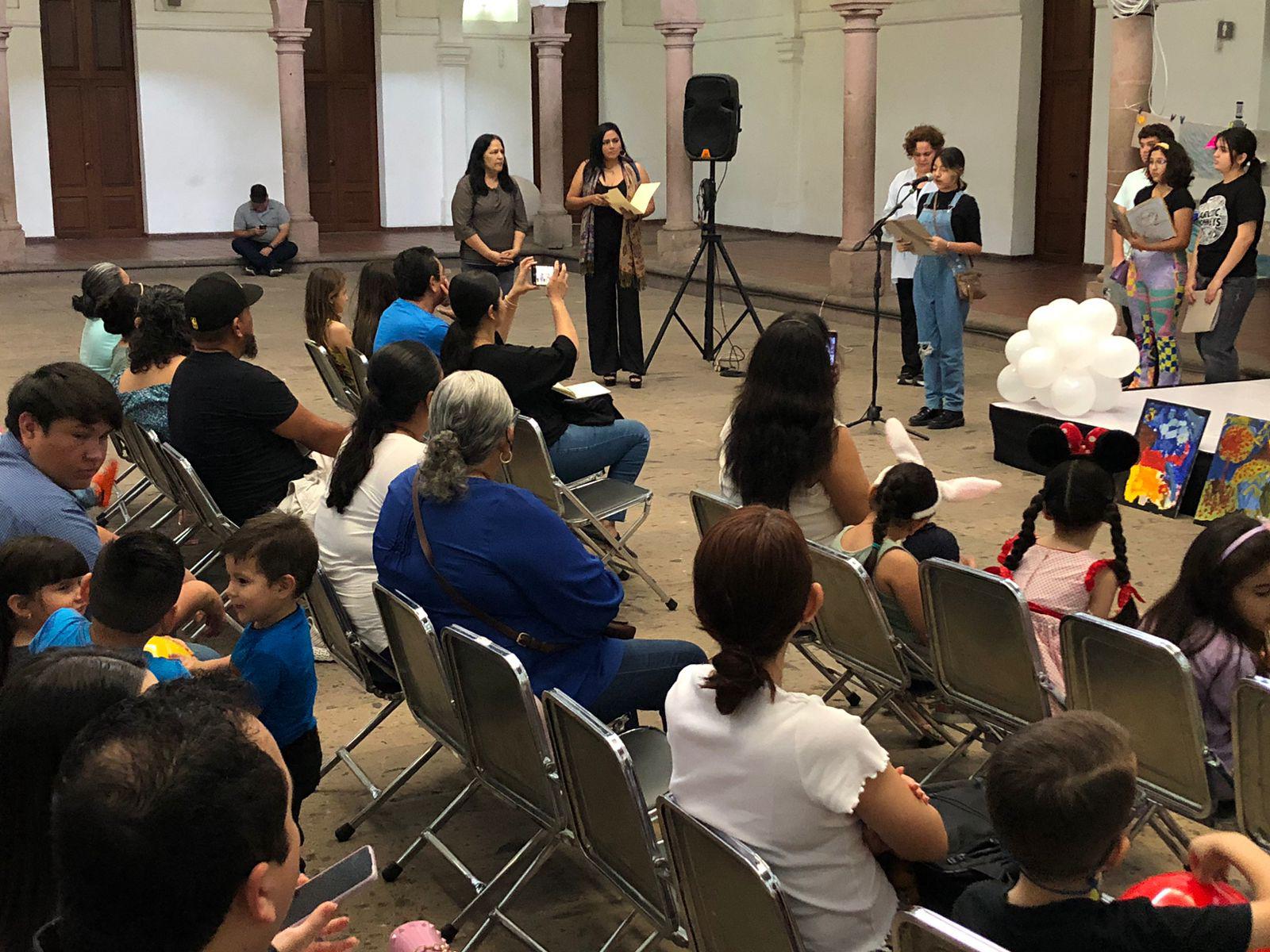 $!Participantes del taller literario, comparten algunos de sus escritos.