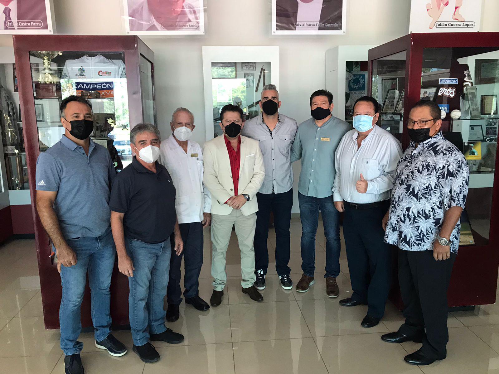 $!Develan nombres de Borgetti, Pérez y Avendaño en Muro del Salón de la Fama de Culiacán