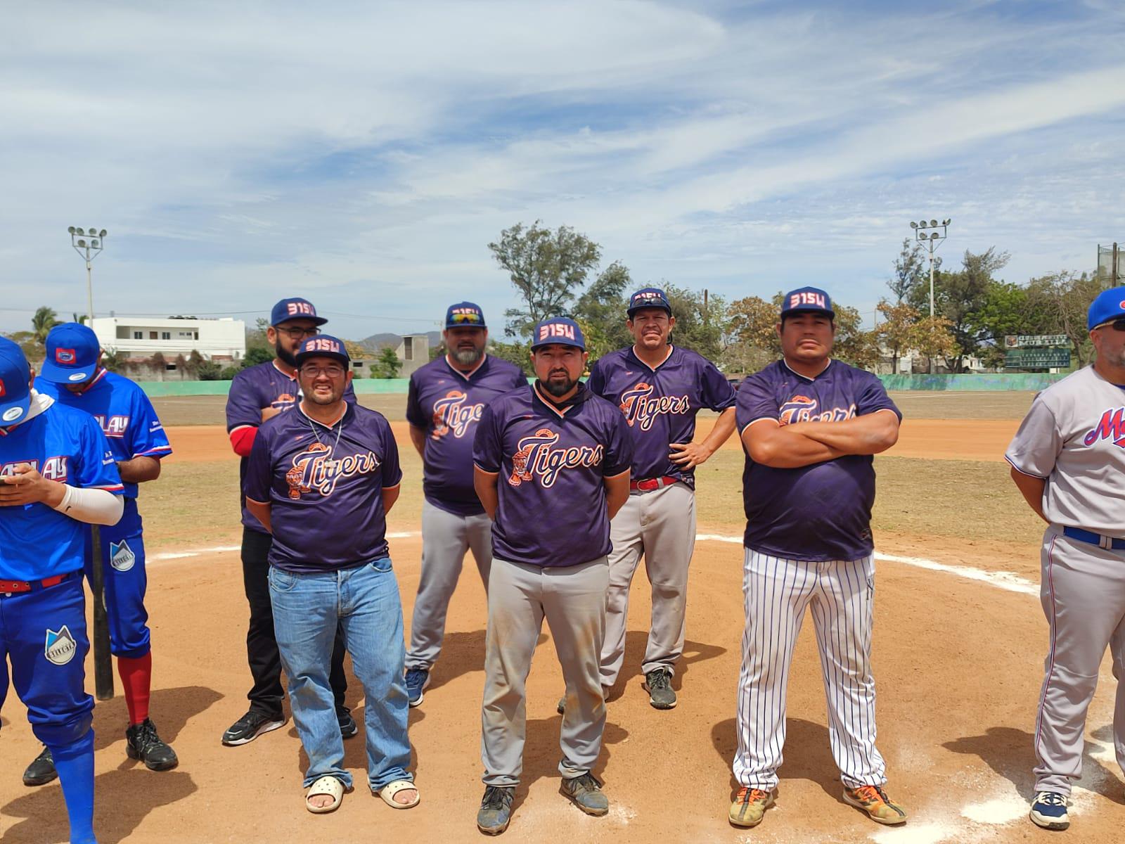 $!Dan banderazo en la Liga de Beisbol 40 y Más en el Club Deportivo Muralla