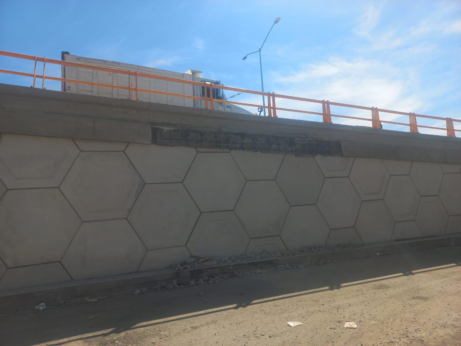$!Se desprende parte del nuevo puente del Libramiento Colosio, en Mazatlán