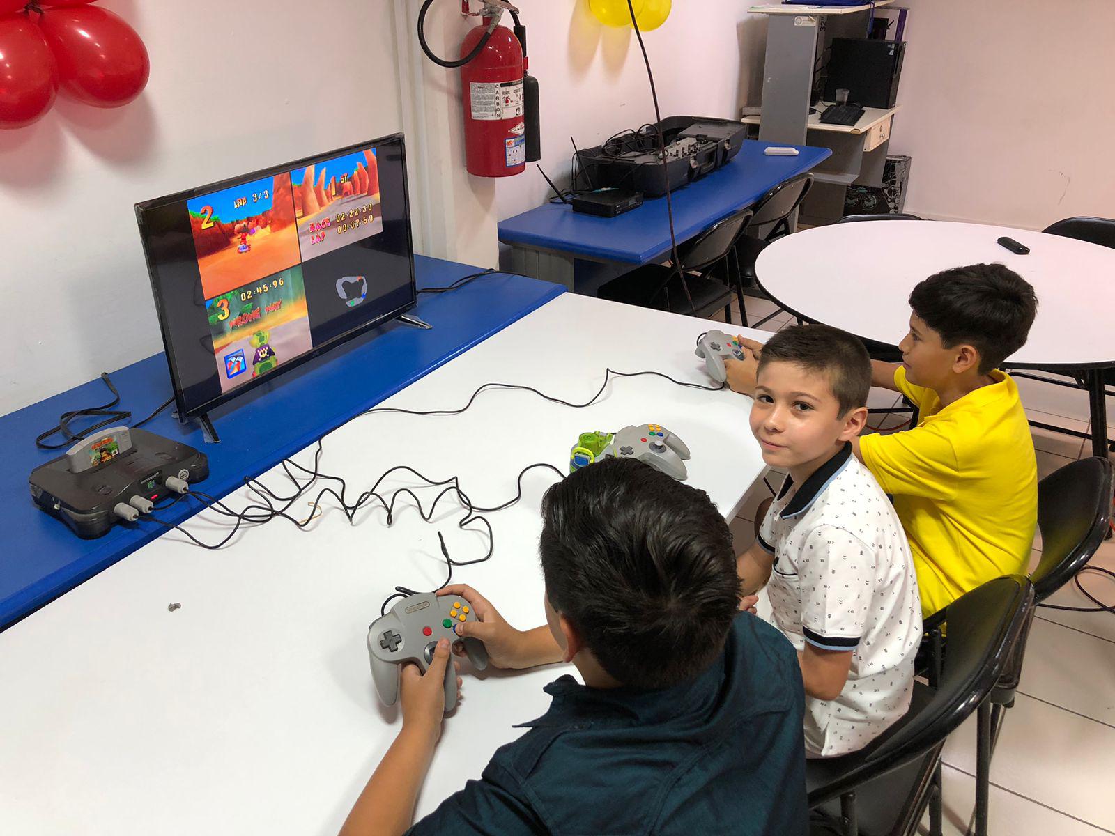 $!Los niños disfrutaron también de una área de videojuegos.