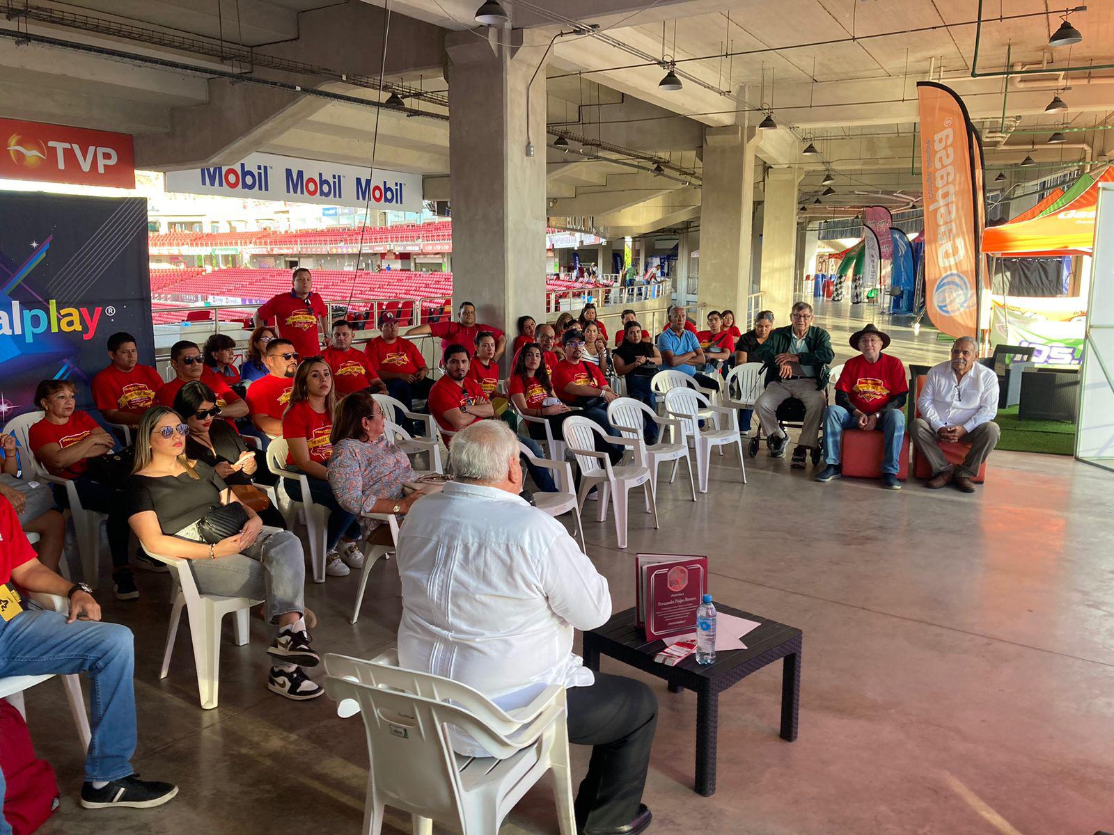 $!Presentan libro El Número Uno de Fernando Remes