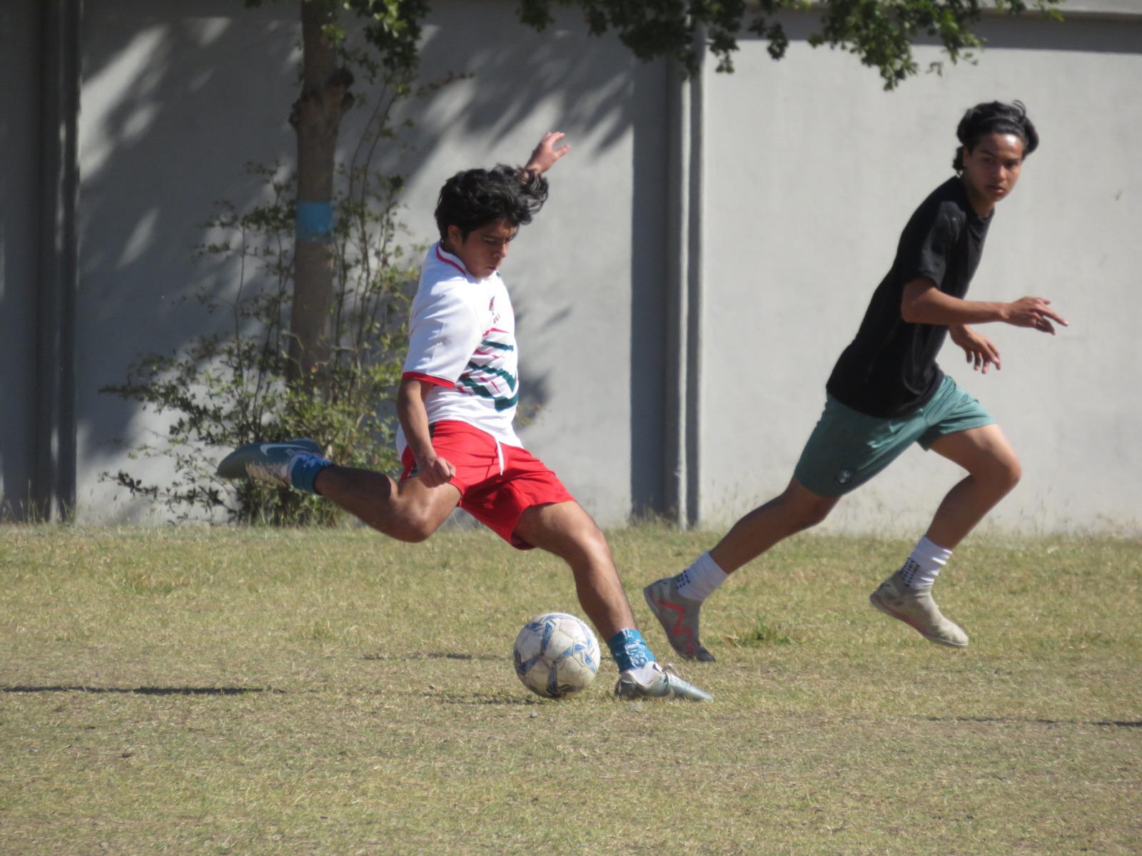 $!Buen inicio de Cbtis 51 y Cobaes 35 en la Copa Estudiantil