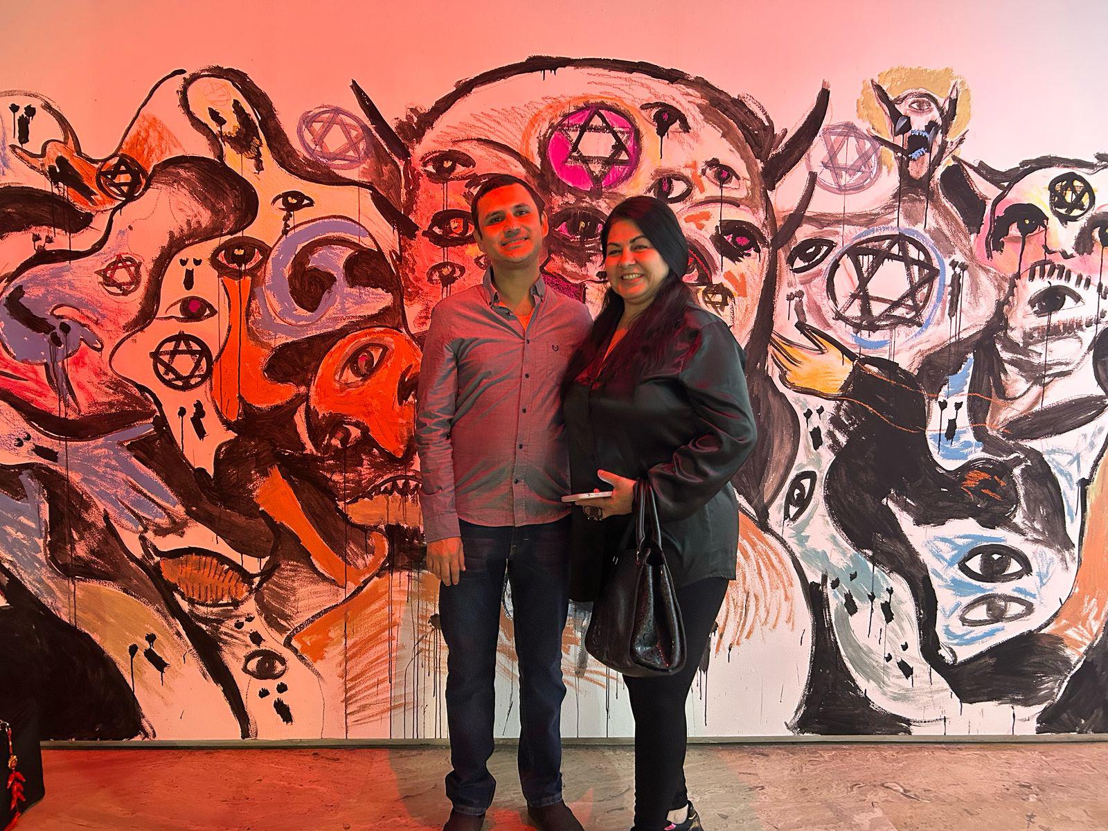 $!Gloria Álvarez acudió a ver la exposición de su sobrino.