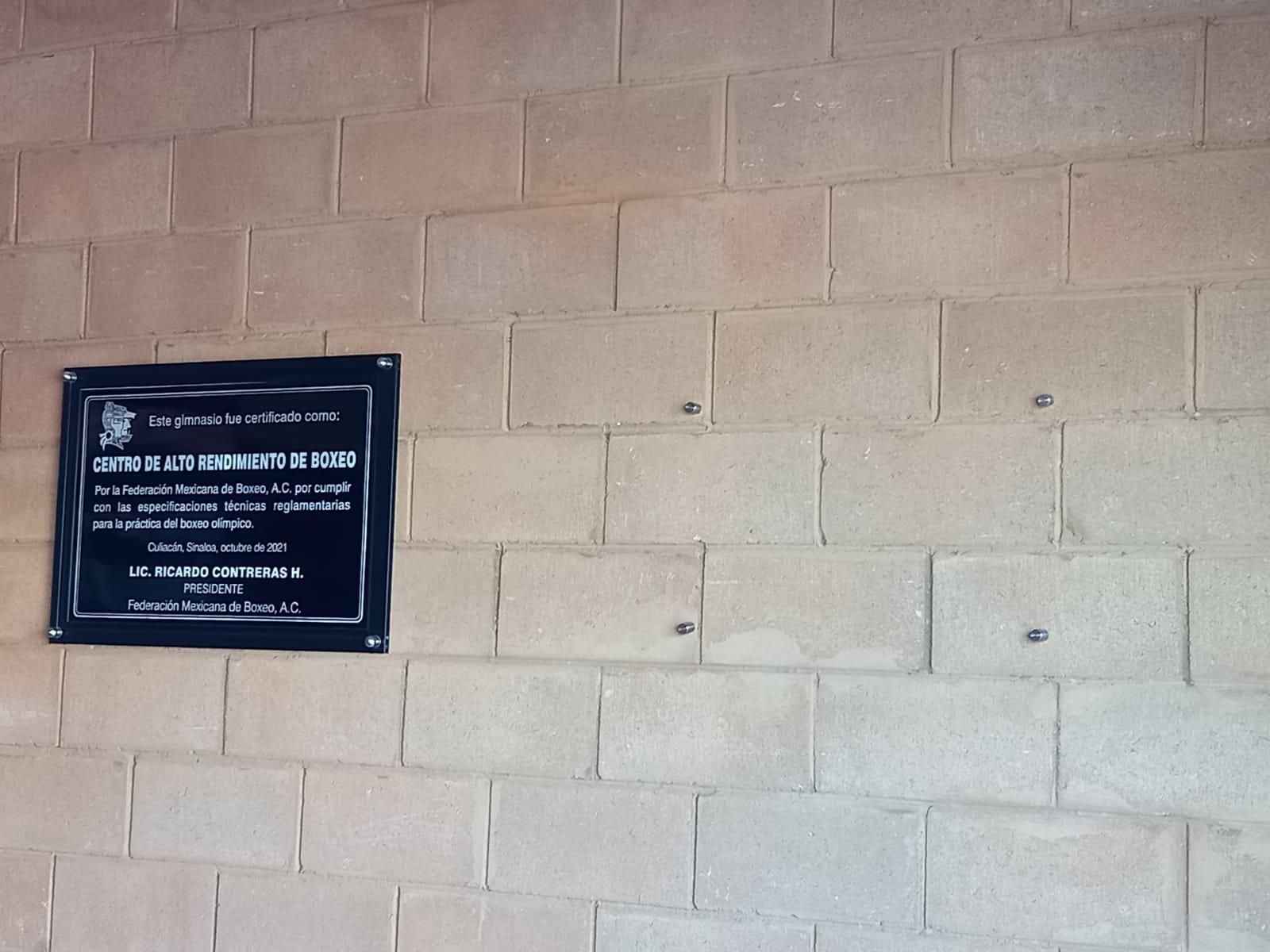$!Retiran sellos Puro Sinaloa y placas de obras inauguradas por Quirino en el ISDE