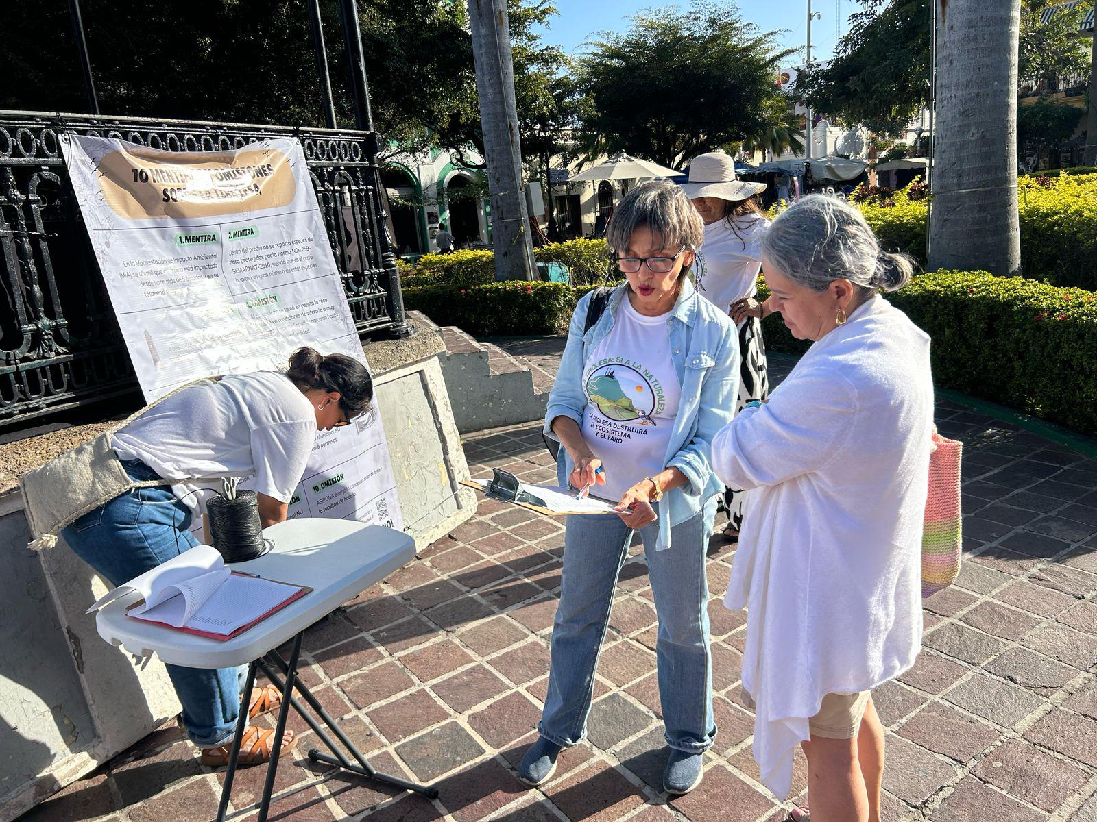 $!Buscan frenar tirolesa y proteger Cerro del Crestón con recolección de firmas, en Mazatlán