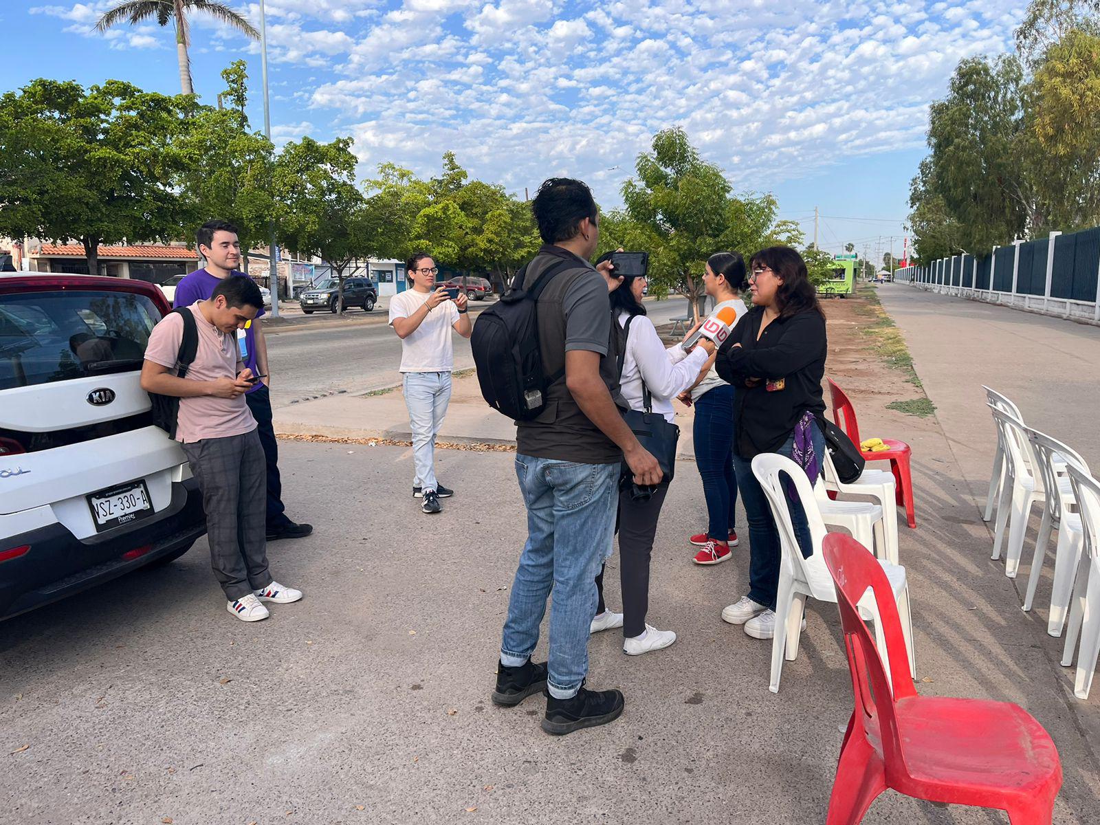 $!Profesor de la UAS en Los Mochis intenta dar clases y amenazan con despedirlo