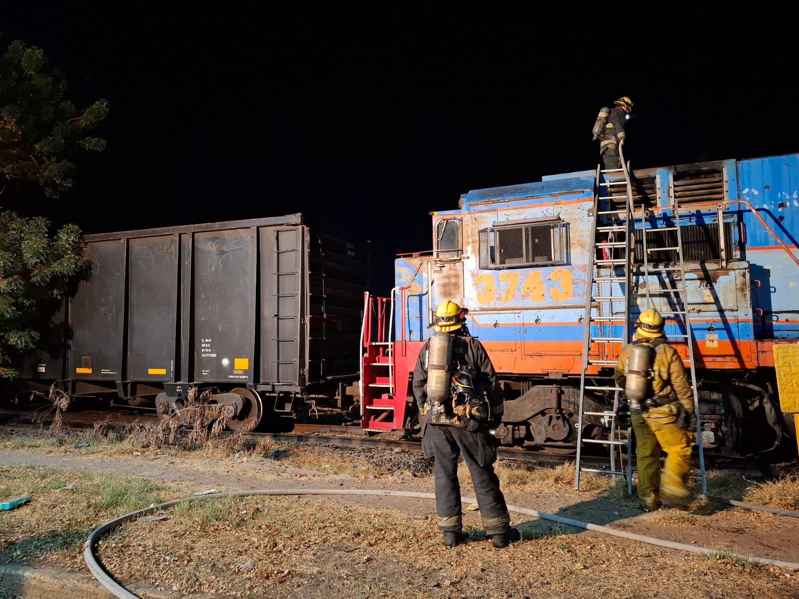 $!Se incendia locomotora de tren en movimiento en Culiacán; moviliza a cuerpos de emergencia