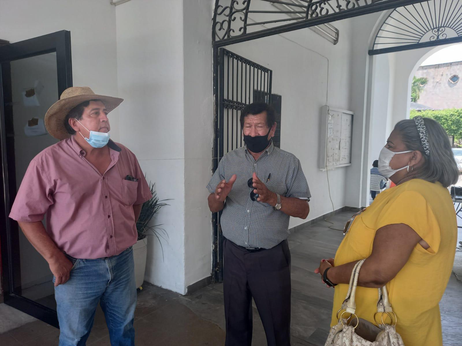 $!Locatarios del Mercado Miguel Hidalgo en Escuinapa se quejan, el municipio pide que tomen sus locales sin estar terminados
