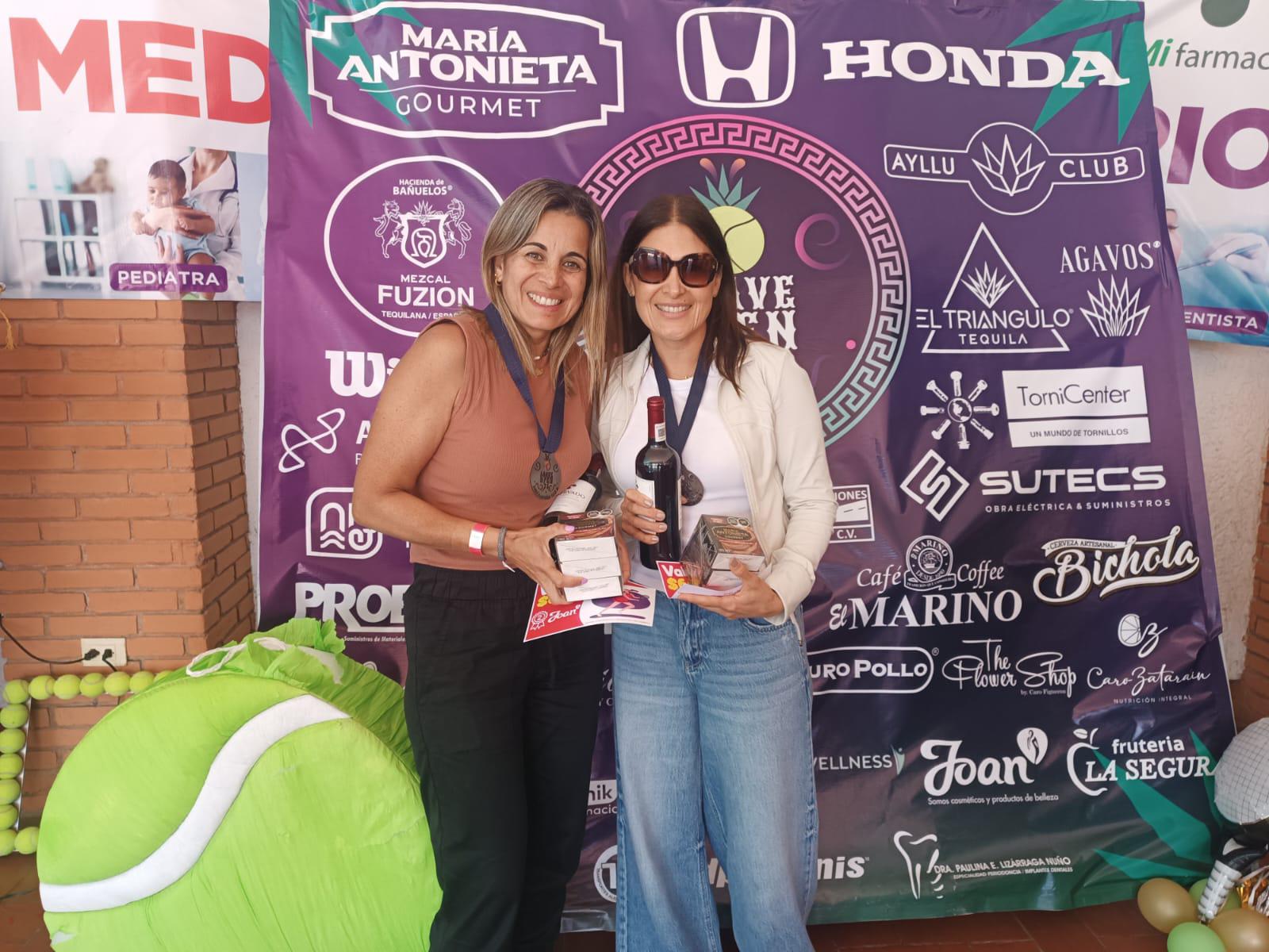 $!Ana Victoria Abreu y Mónica Martínez.