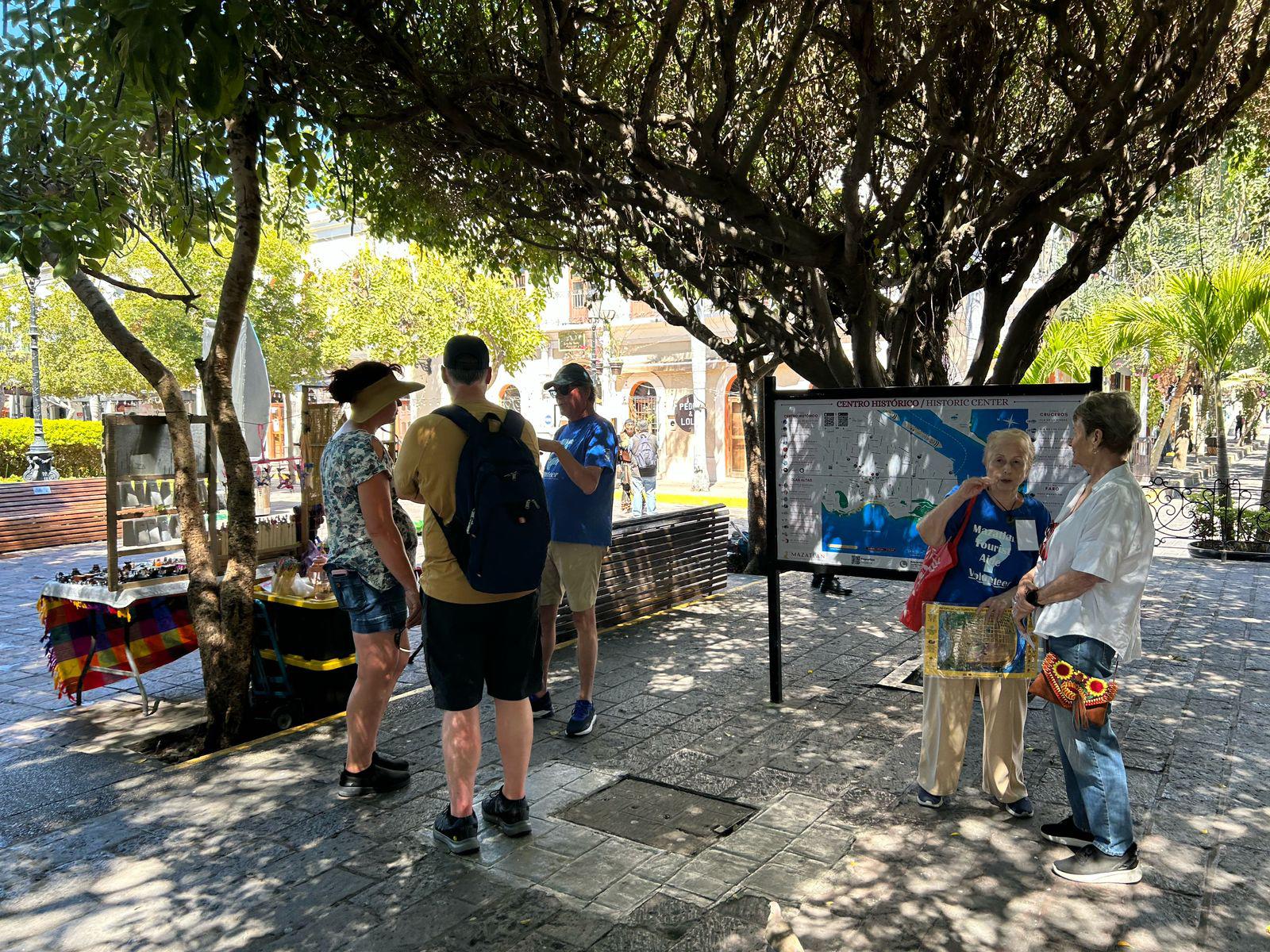 $!Mantiene Mazatlán arribo de cruceros turísticos; este miércoles llegó el Carnival Panorama
