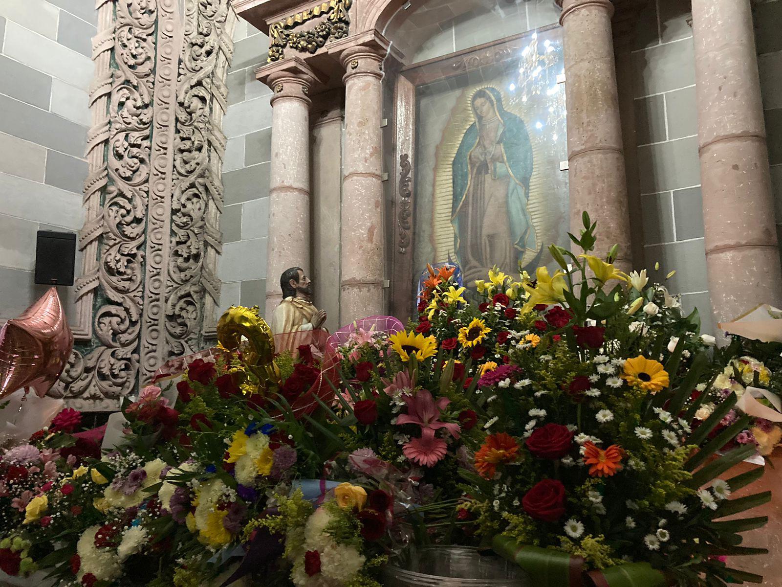 $!Cientos acuden a la Catedral de Mazatlán a cantar las Mañanitas a la Virgen de Guadalupe