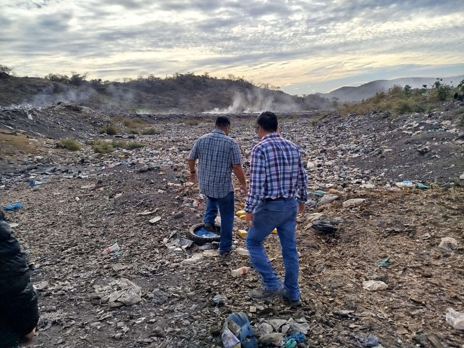 $!Construyen fosas sépticas en Basurón de Escuinapa